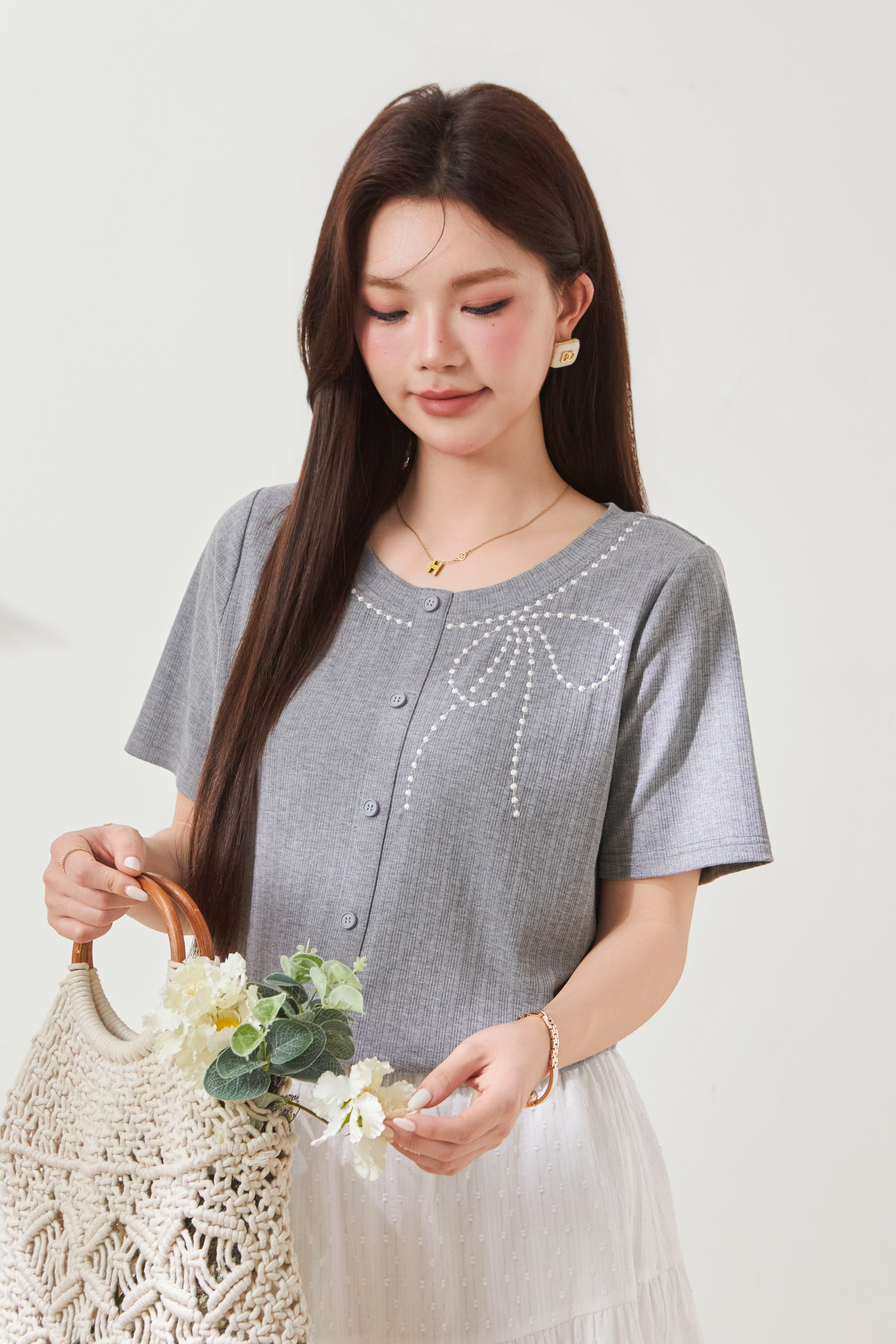 Round-neck bow embroidered T-shirt FXZ8038