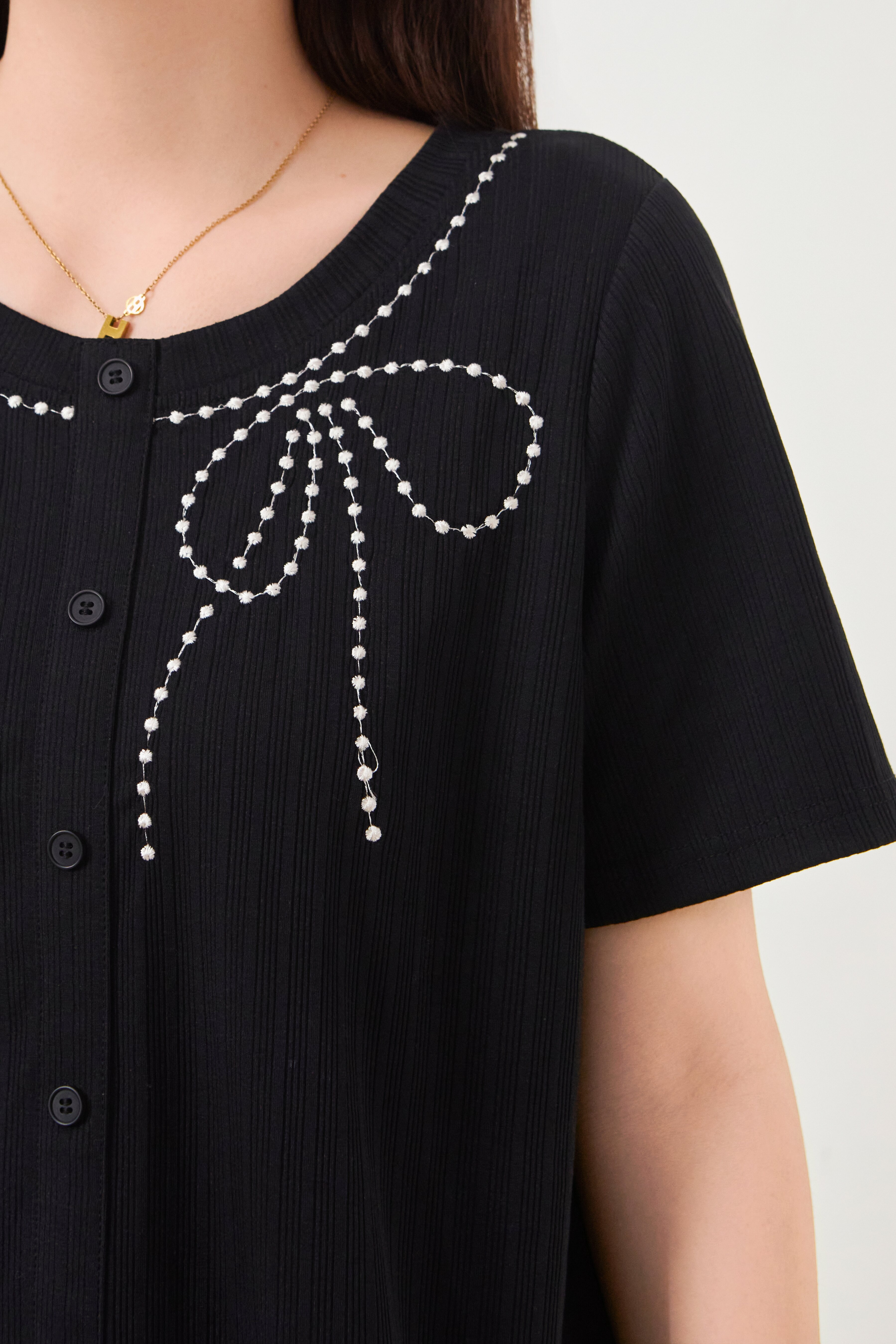 Round-neck bow embroidered T-shirt FXZ8038