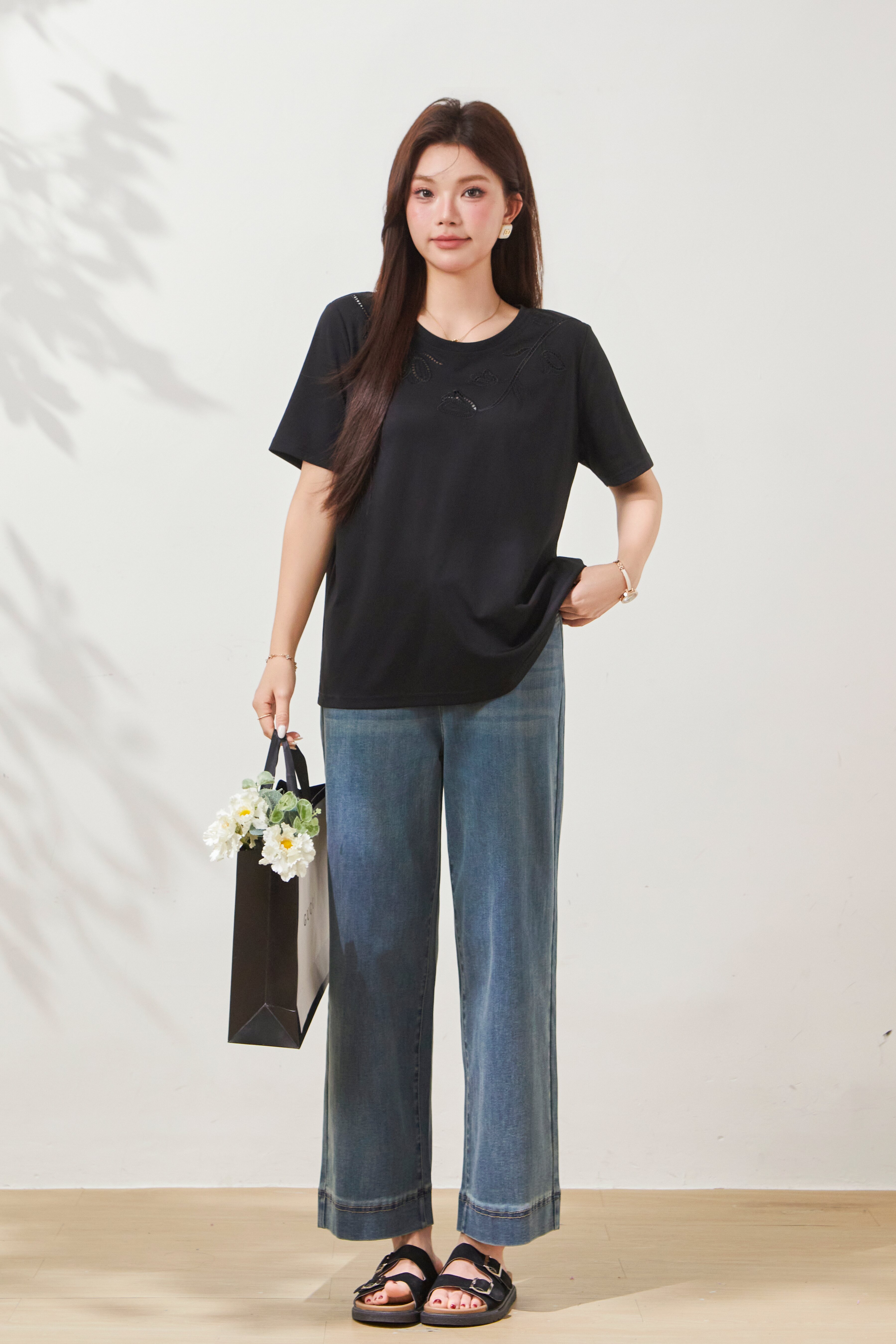 Hollow-out Embroidery Fashion Knit T-shirt FXZ7085