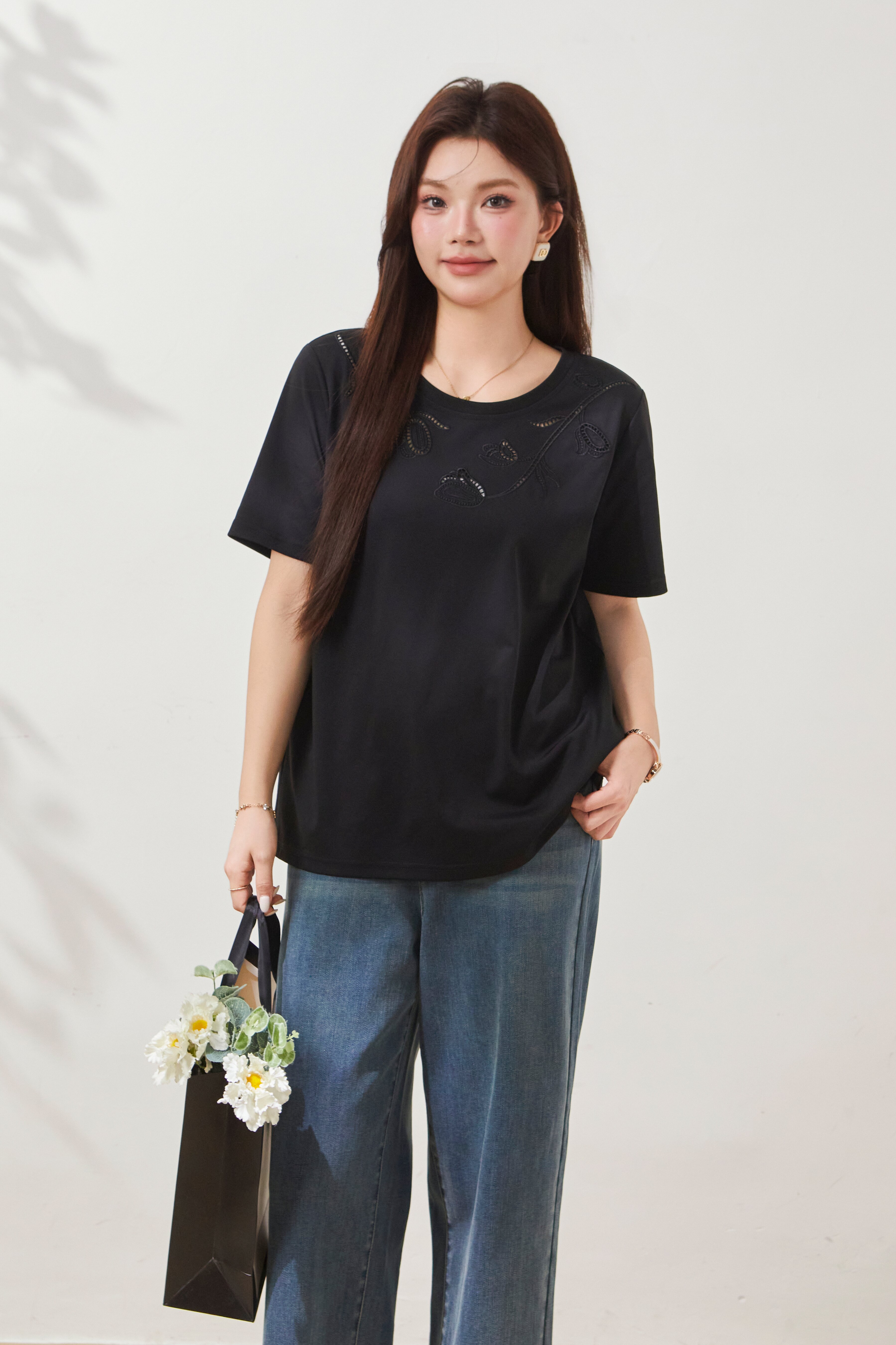 Hollow-out Embroidery Fashion Knit T-shirt FXZ7085