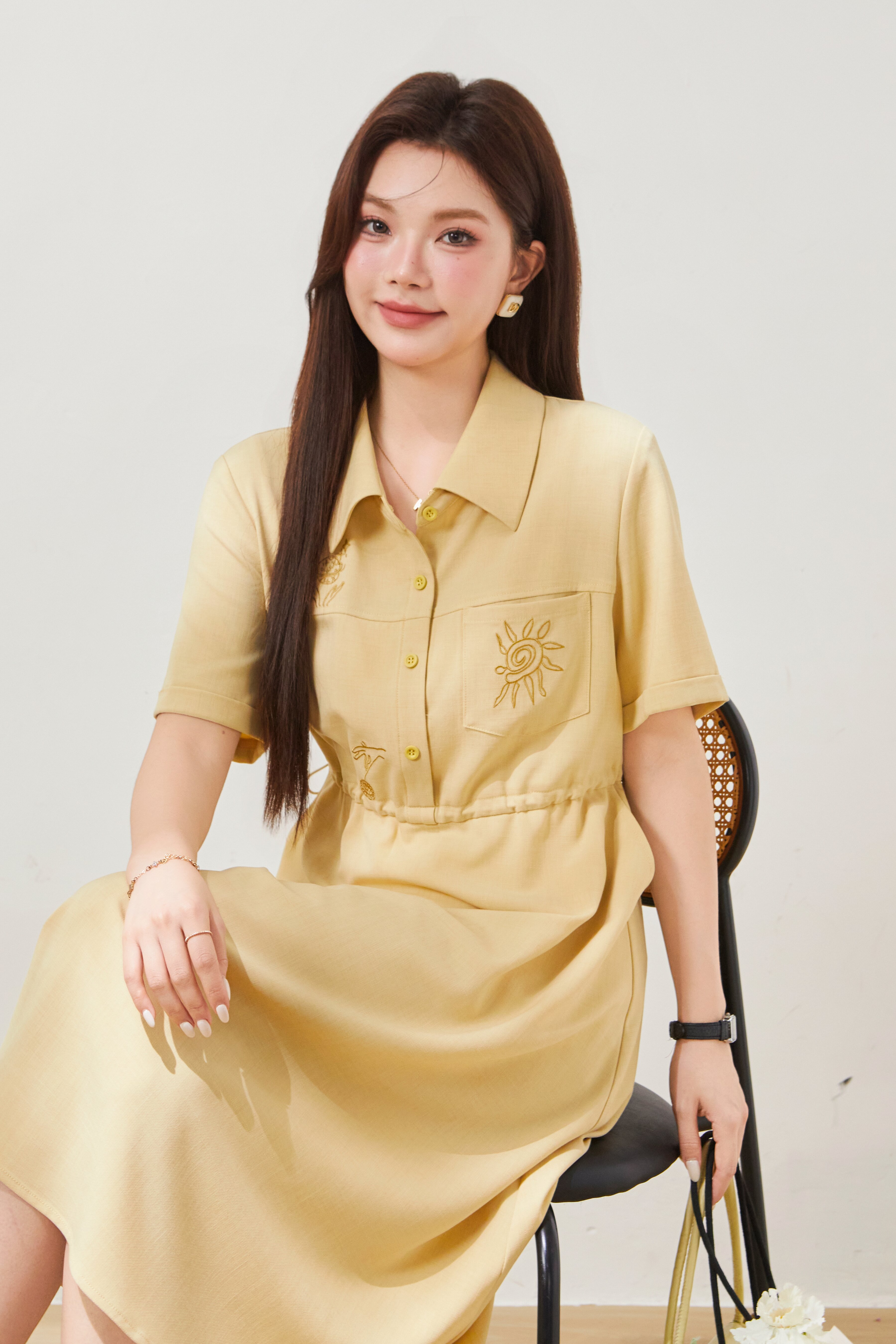 Collar sleeves rolled up, waist cinched, embroidered dress FXQ7075