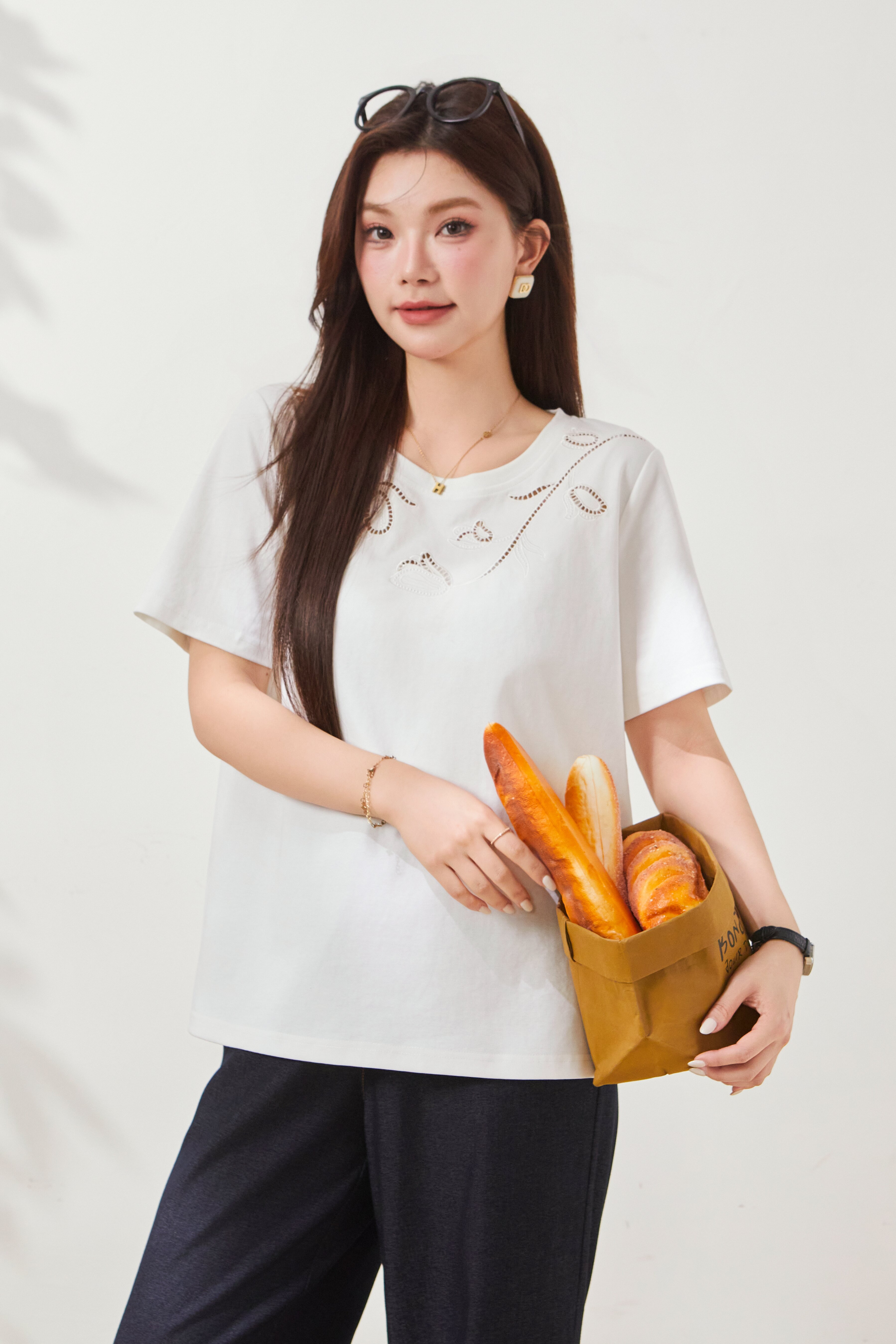 Hollow-out Embroidery Fashion Knit T-shirt FXZ7085