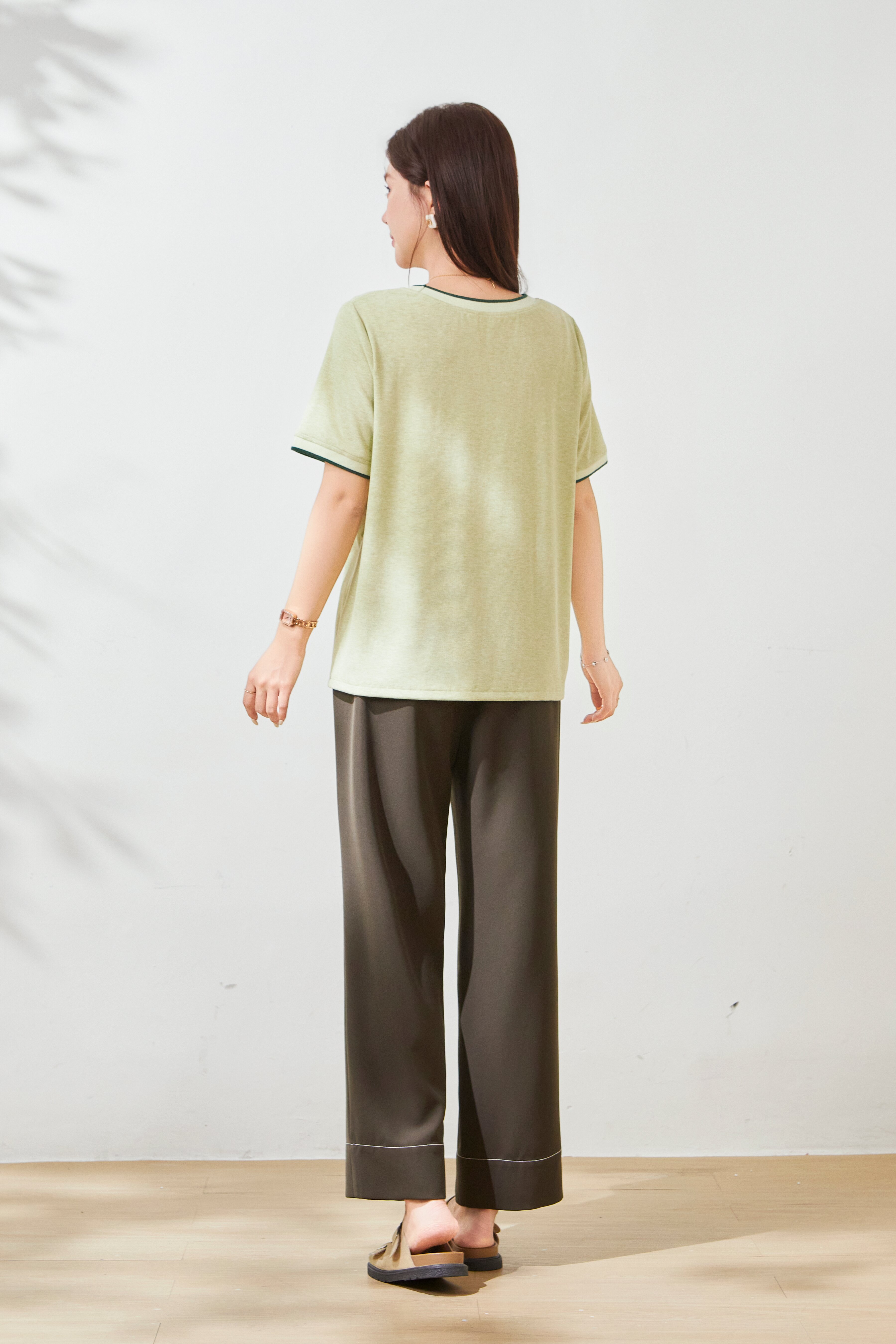 Soft textured contrasting collar rabbit print T-shirt FXZ7088