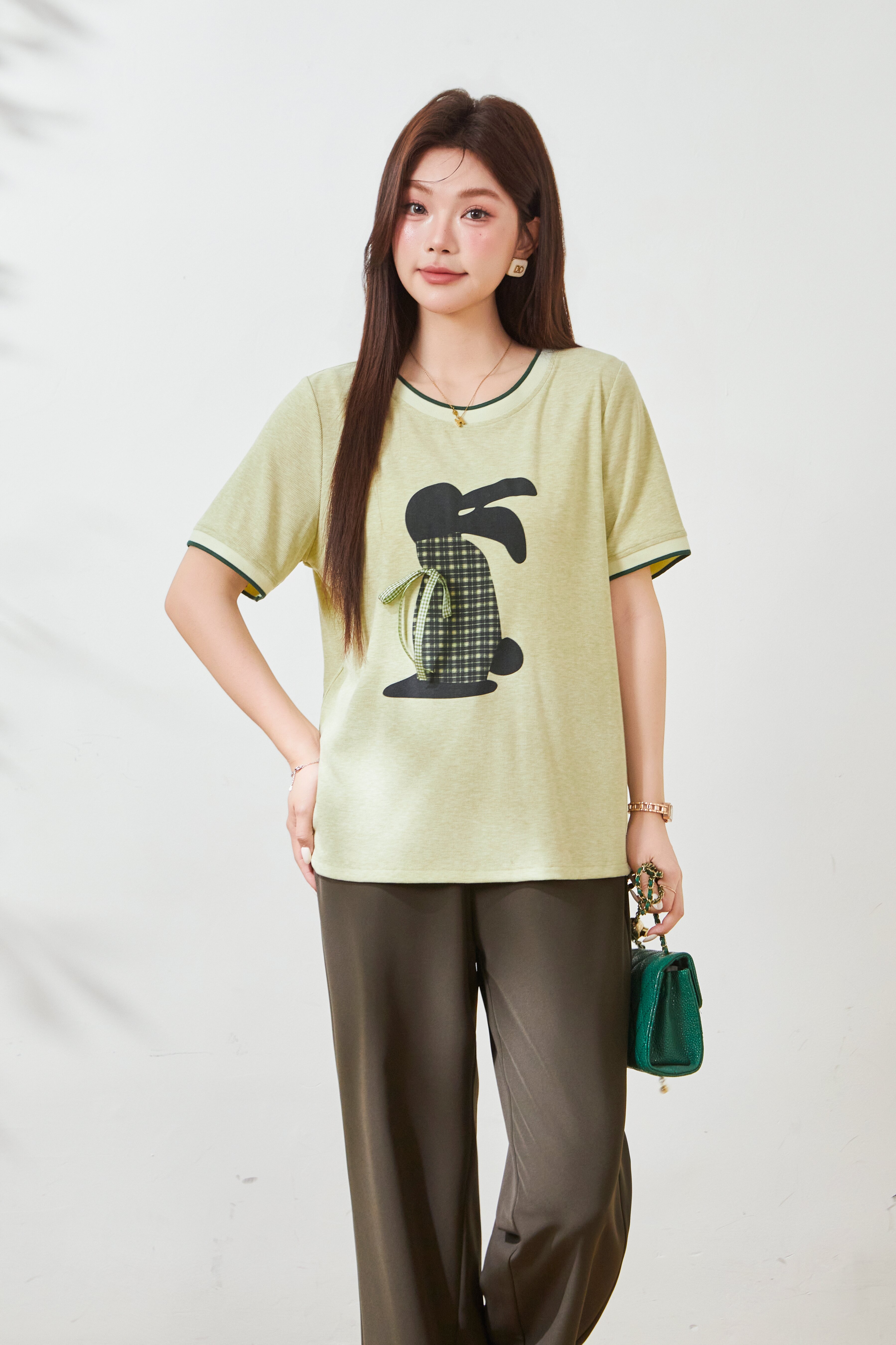 Soft textured contrasting collar rabbit print T-shirt FXZ7088