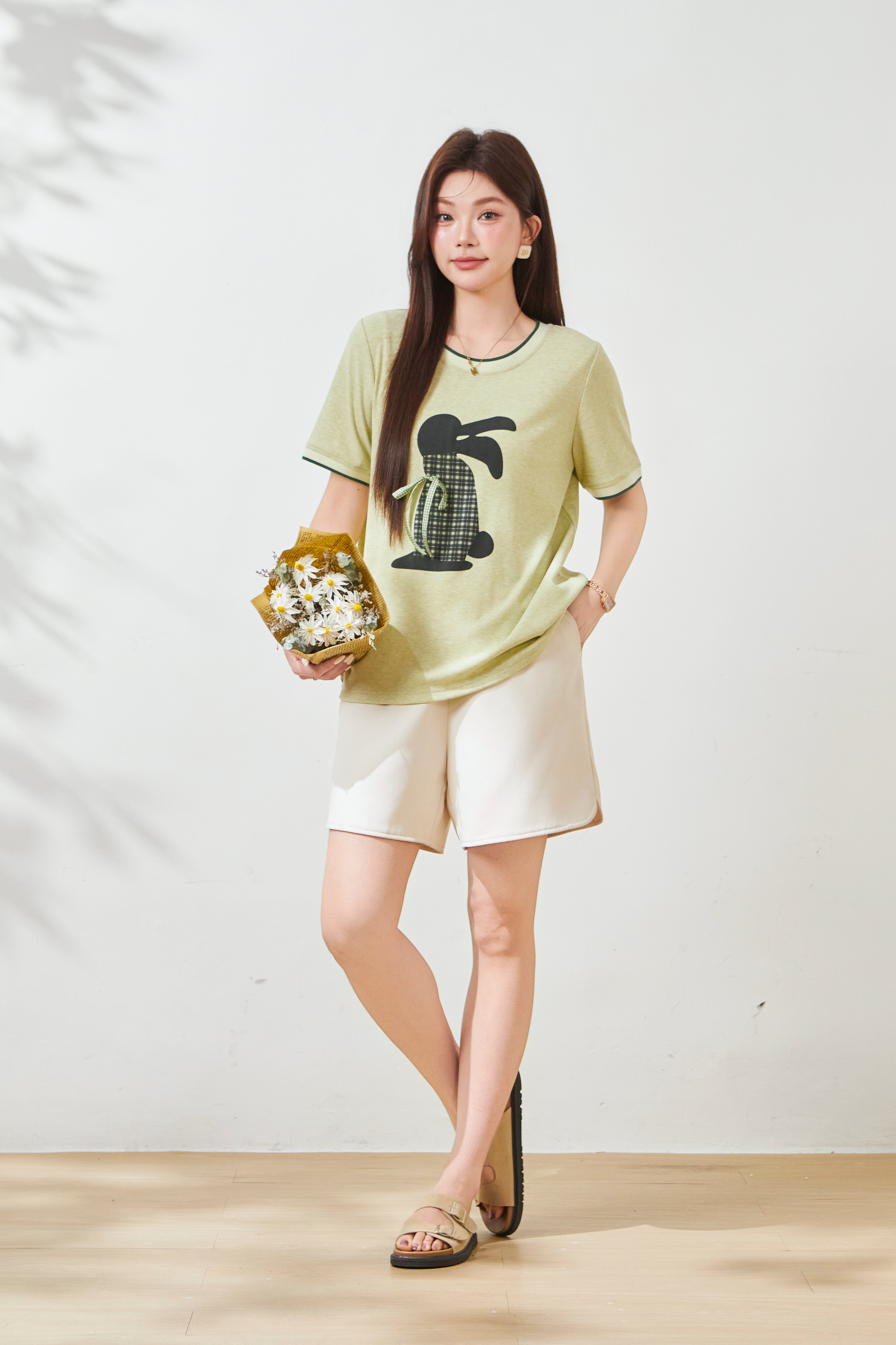 Soft textured contrasting collar rabbit print T-shirt FXZ7088