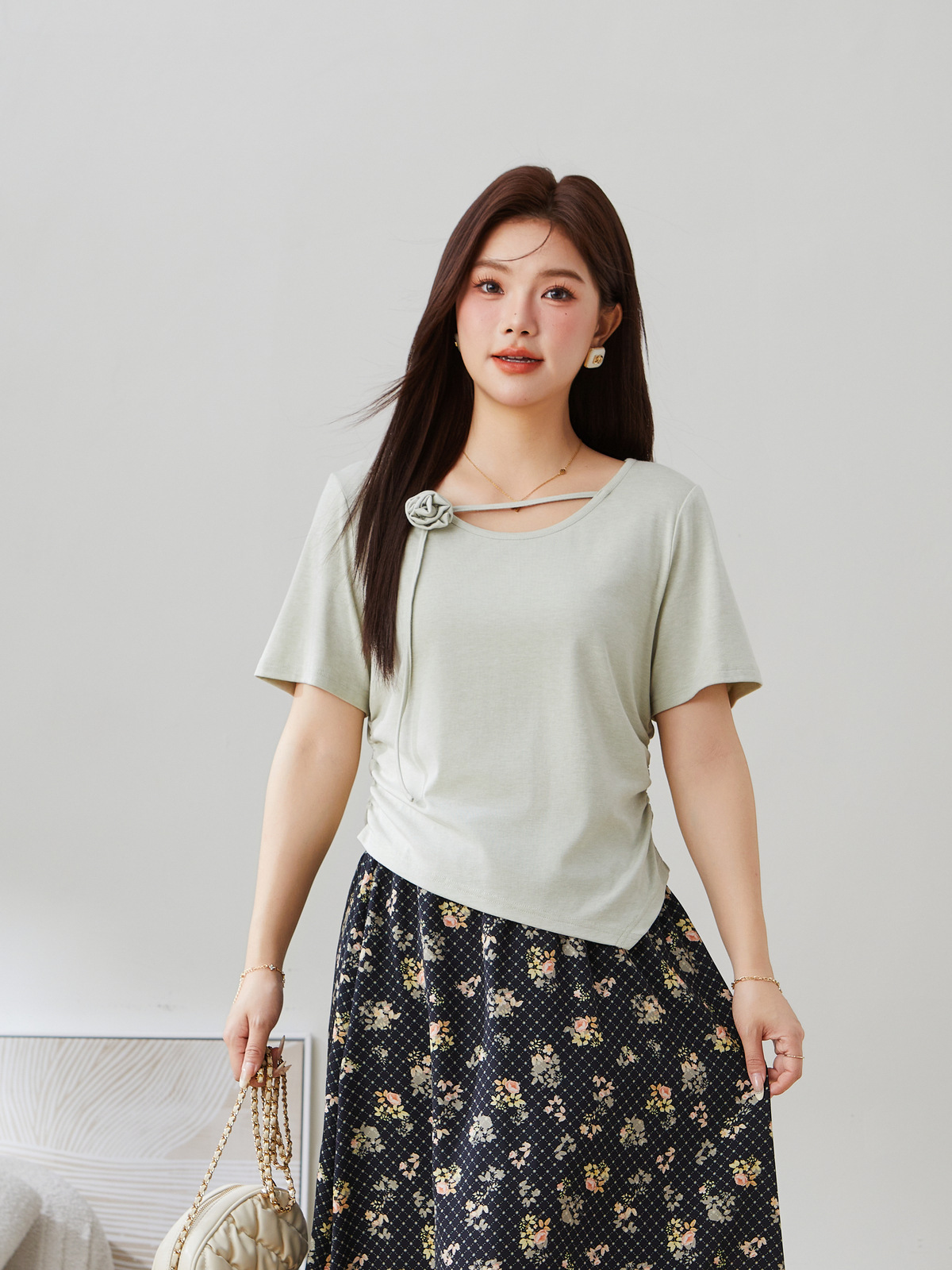 Rose Decorated Waist Slimming Top EXZ5287