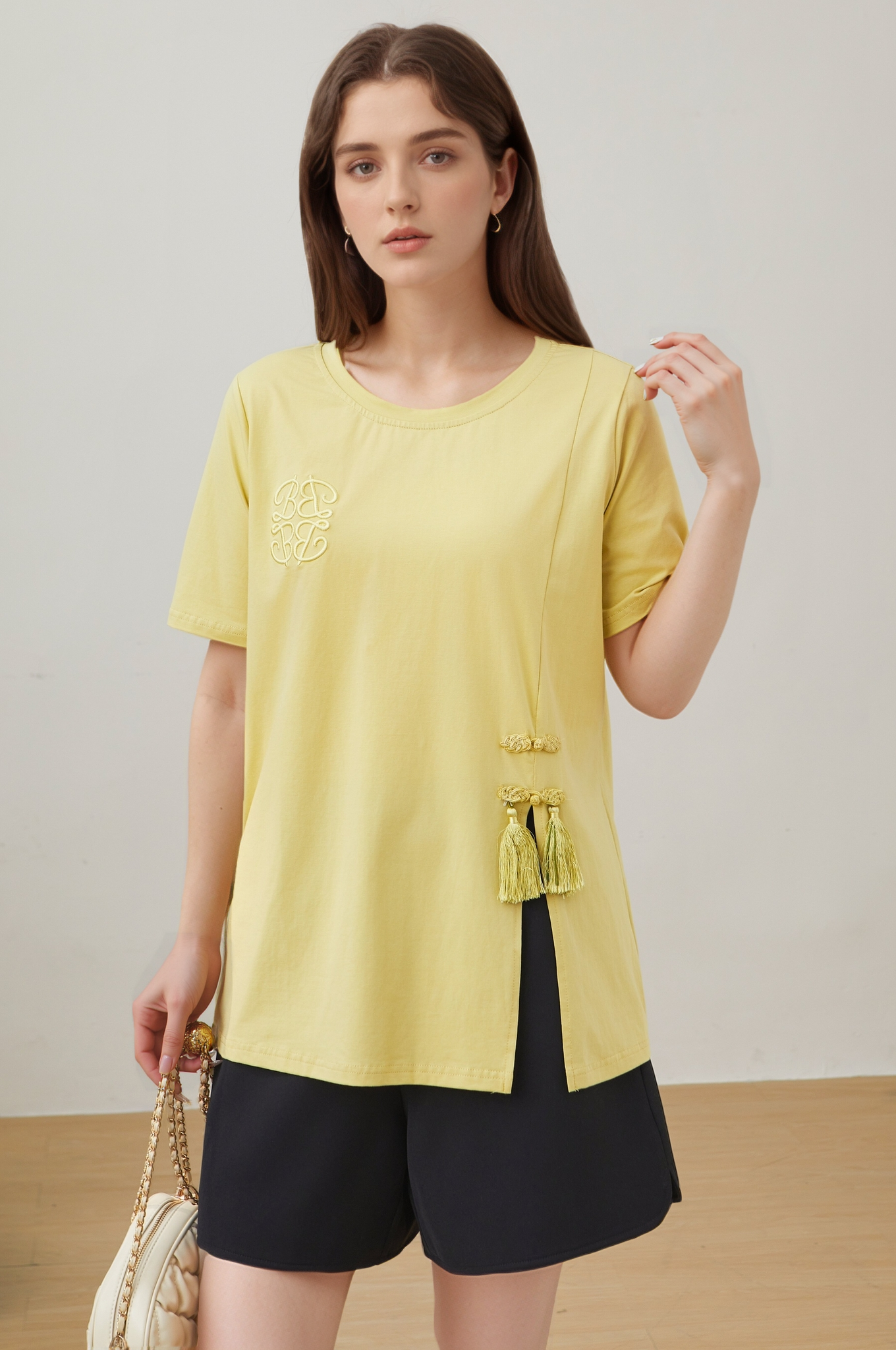 3D Embroidered Side Slit T-Shirt DXZ1361