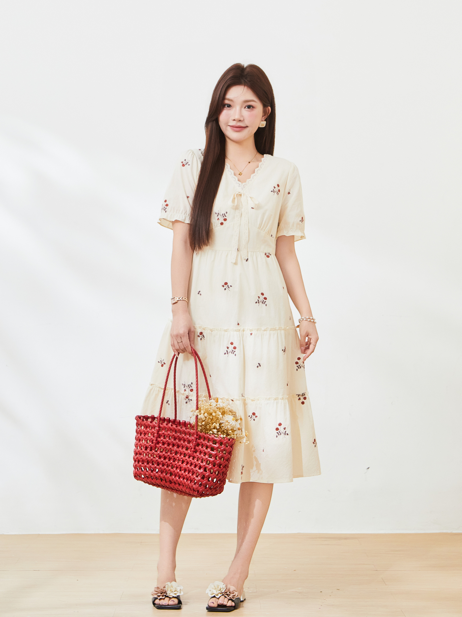 Embroidered floral V-neck cake dress，FXQ7335