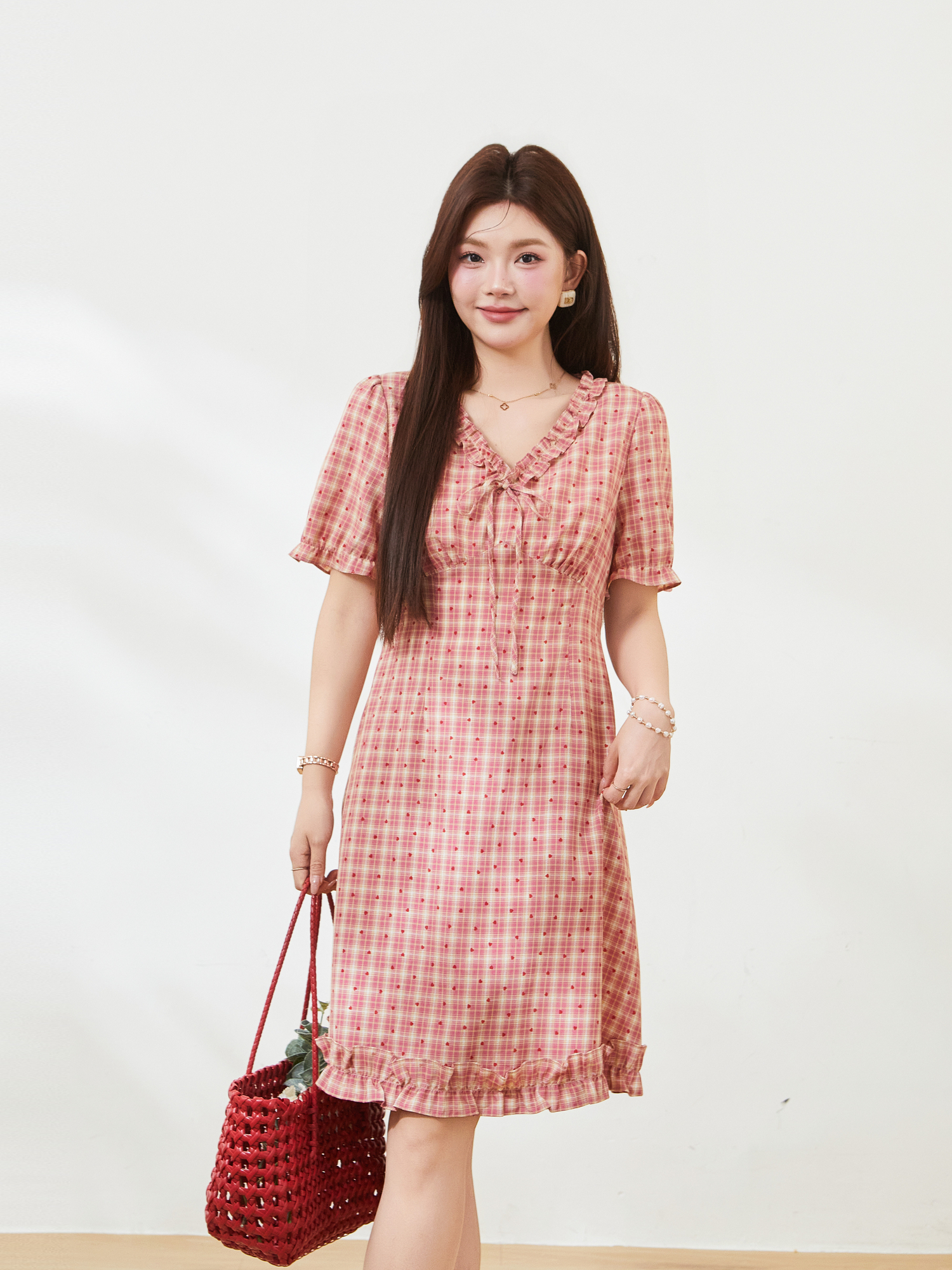 V-neck French floral dress with ear-shaped hem FXQ7292