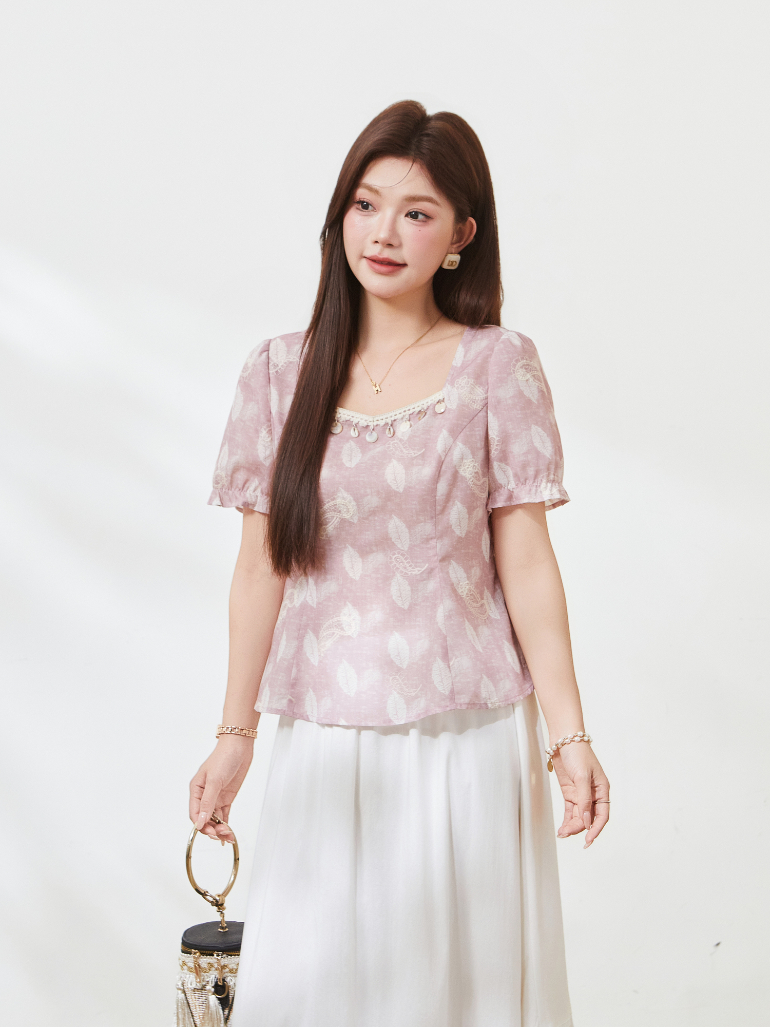 Embroidered cotton printed square neck sweater，FXA7199
