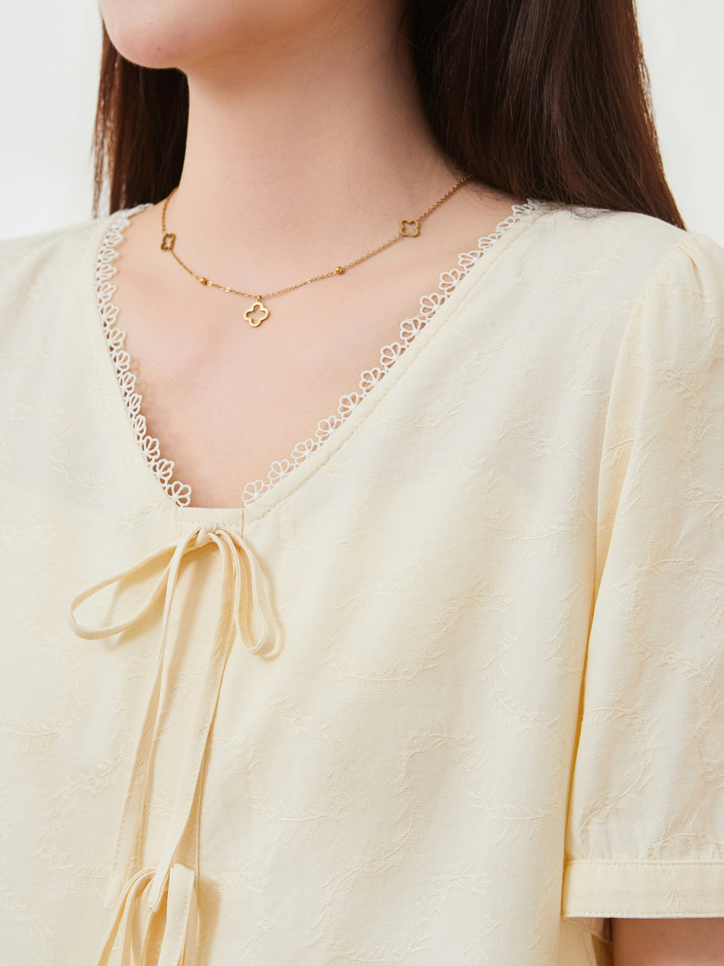 Underhem pleated V-neck lace up top for slimming effect，FXA7336