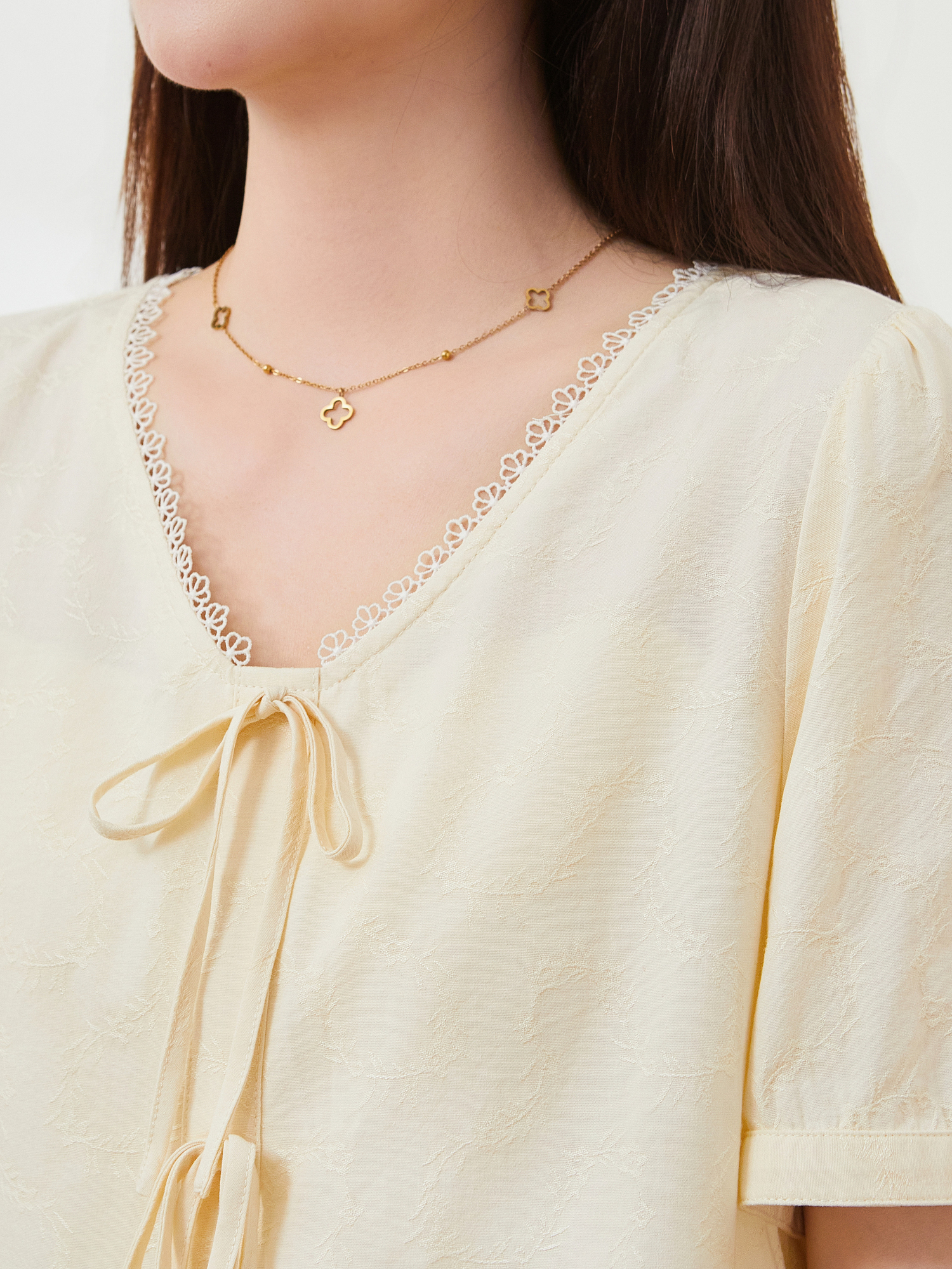 Underhem pleated V-neck lace up top for slimming effect，FXA7336