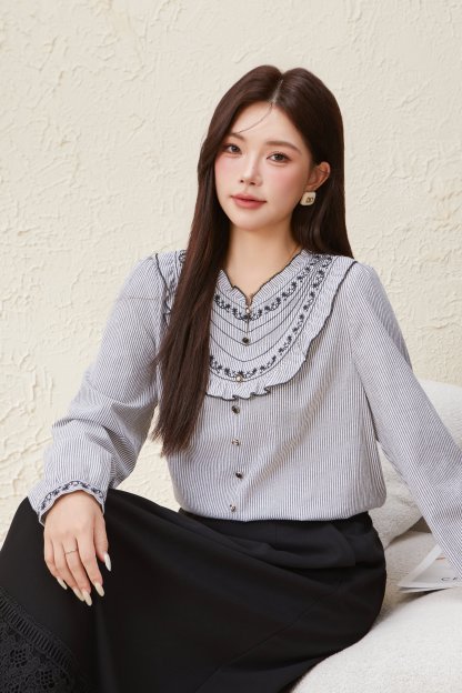 Embroidered Elegant Blouse EDA5712