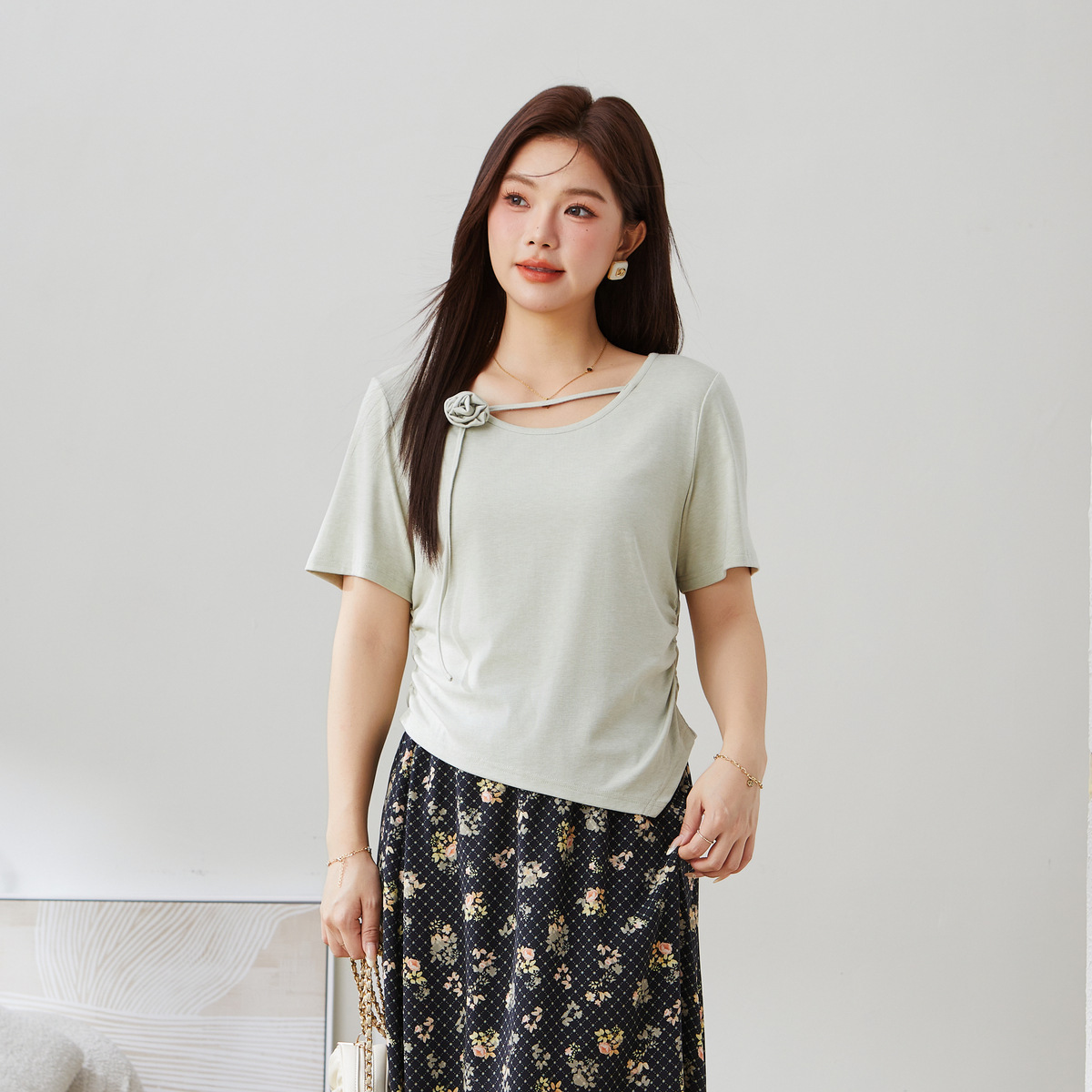 Rose Decorated Waist Slimming Top EXZ5287