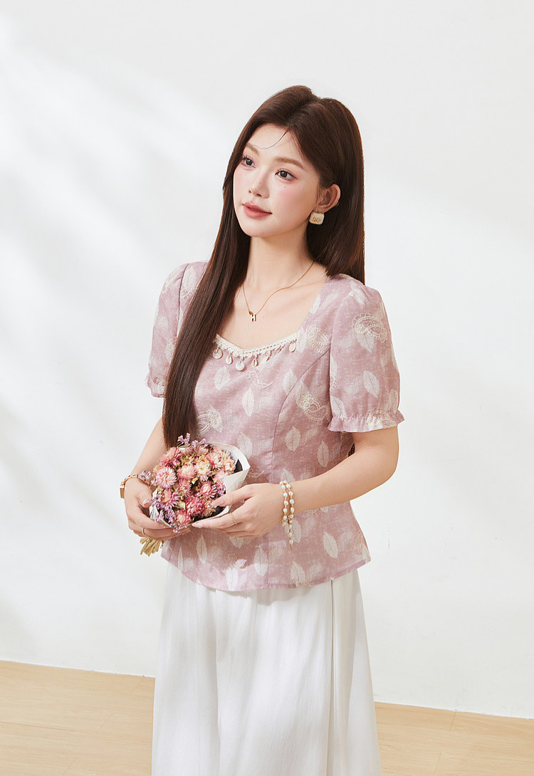 Embroidered cotton printed square neck sweater，FXA7199