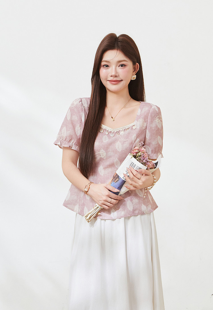 Embroidered cotton printed square neck sweater，FXA7199