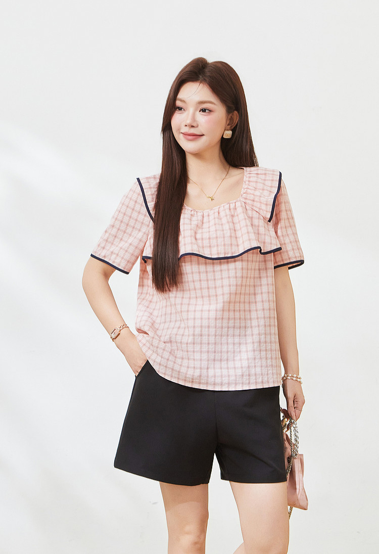 Square-necked floral-patterned shirt with ruffle edges FXA7200
