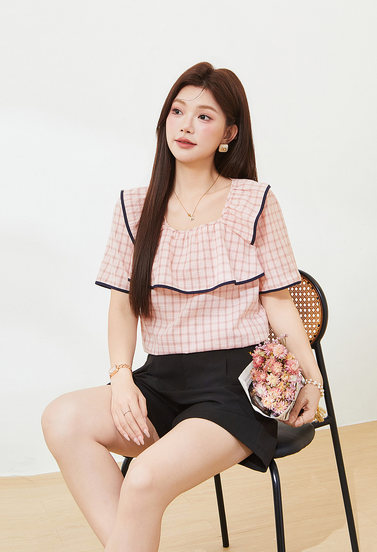 Square-necked floral-patterned shirt with ruffle edges FXA7200