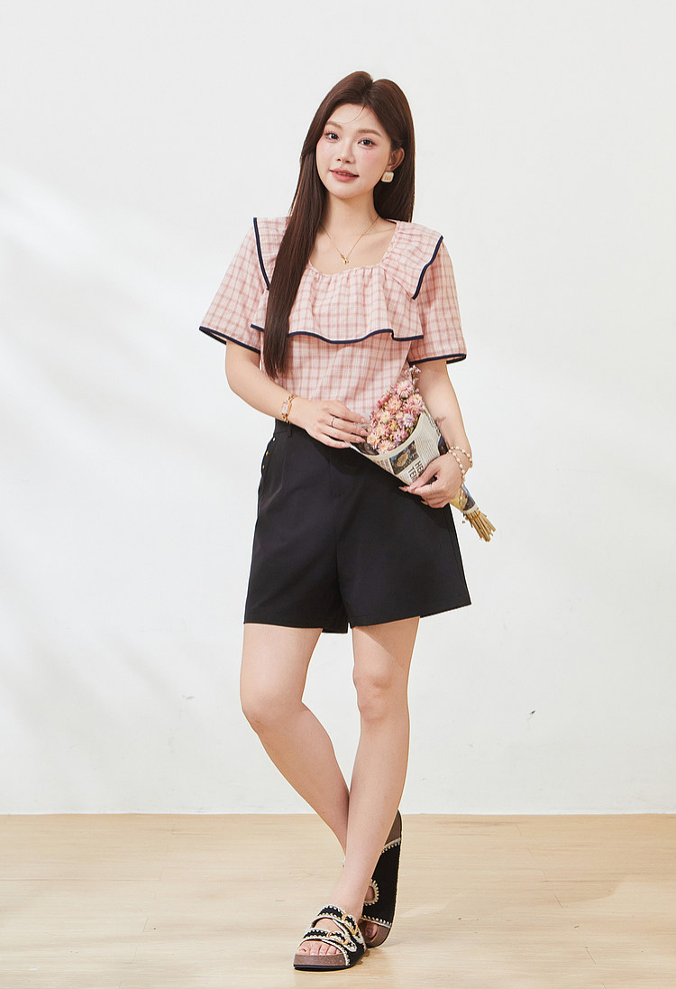 Square-necked floral-patterned shirt with ruffle edges FXA7200