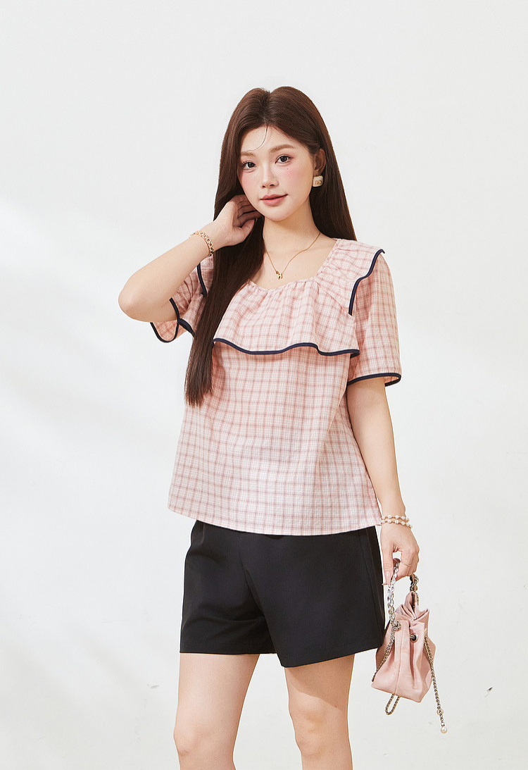 Square-necked floral-patterned shirt with ruffle edges FXA7200