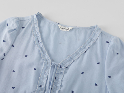 Wood ear-shaped V-neck top with heart print, FXA7202