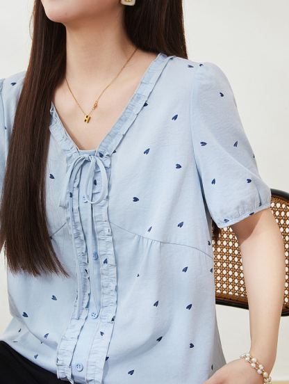 Wood ear-shaped V-neck top with heart print, FXA7202