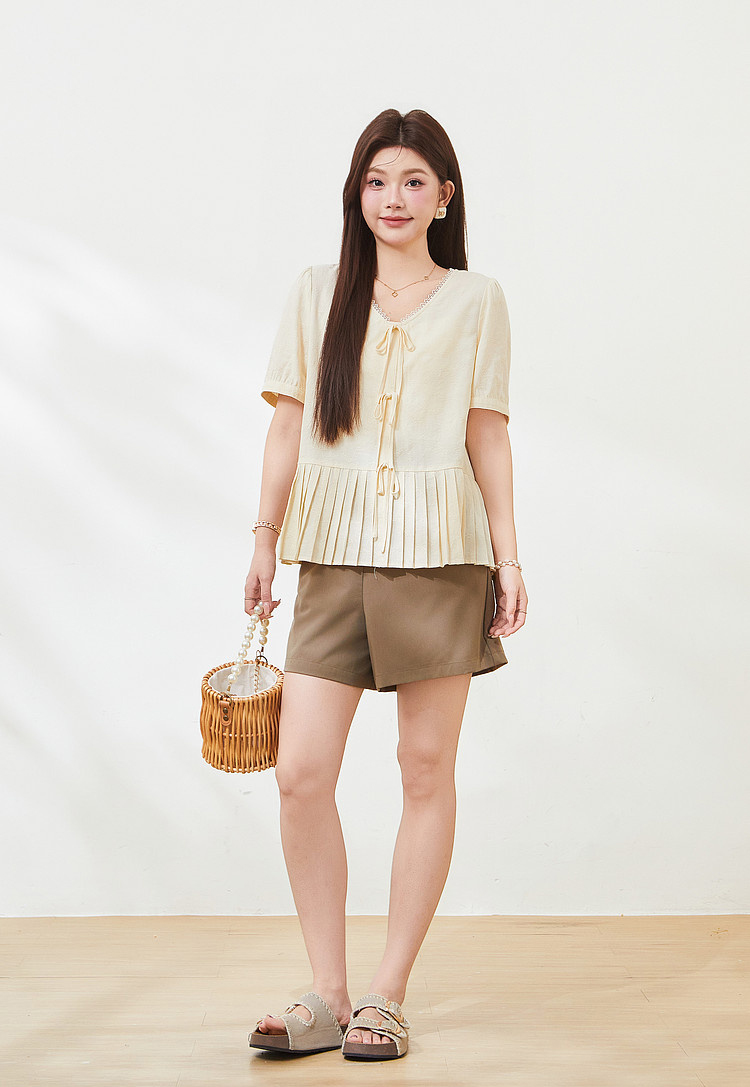 Underhem pleated V-neck lace up top for slimming effect，FXA7336