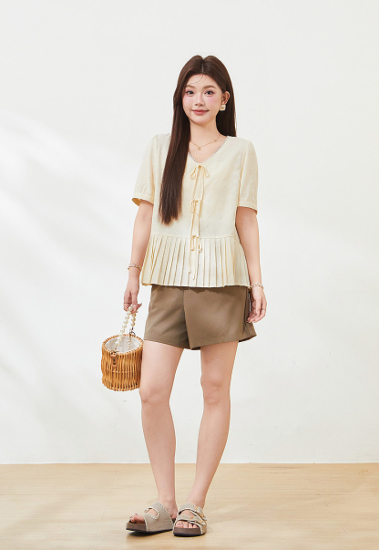 Underhem pleated V-neck lace up top for slimming effect，FXA7336