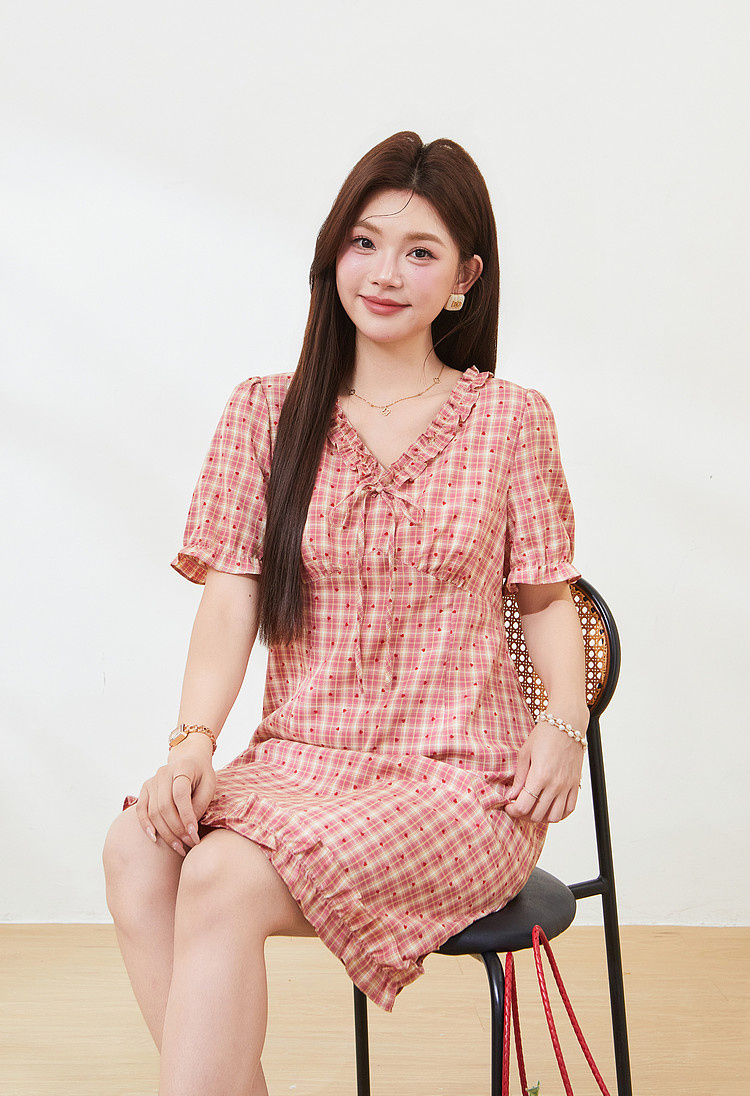 V-neck French floral dress with ear-shaped hem FXQ7292