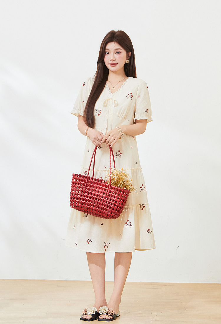 Embroidered floral V-neck cake dress，FXQ7335