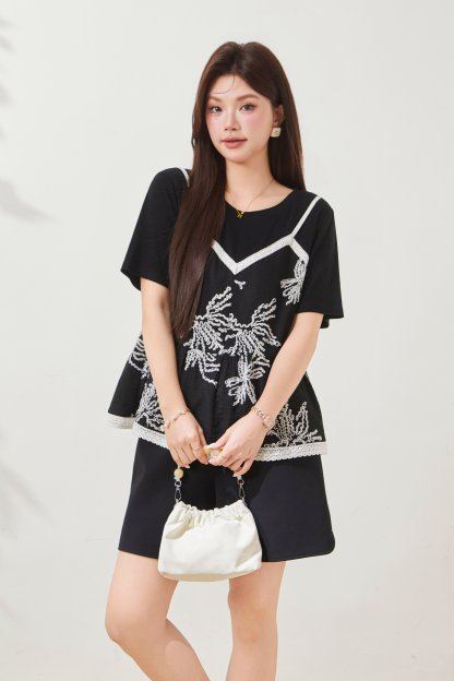 Patchwork Embroidered Slimming Two-in-One Top FXA7063