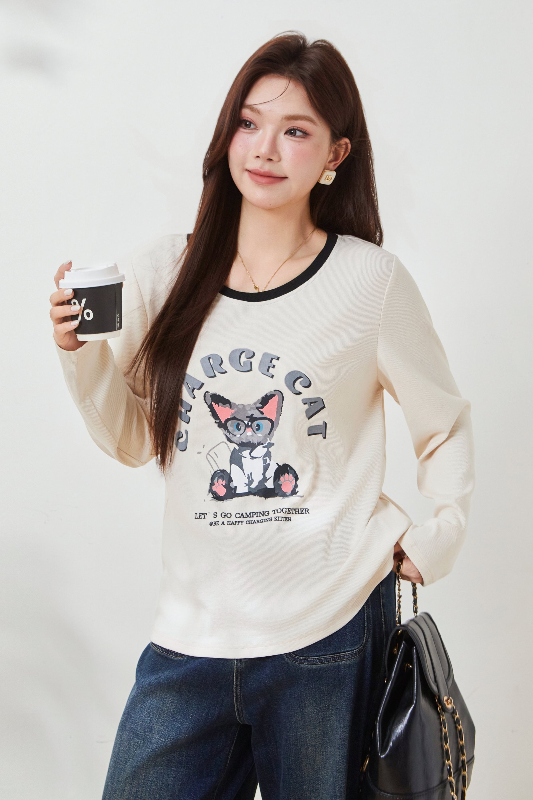 Round-neck color-block cat print top FCZ7082