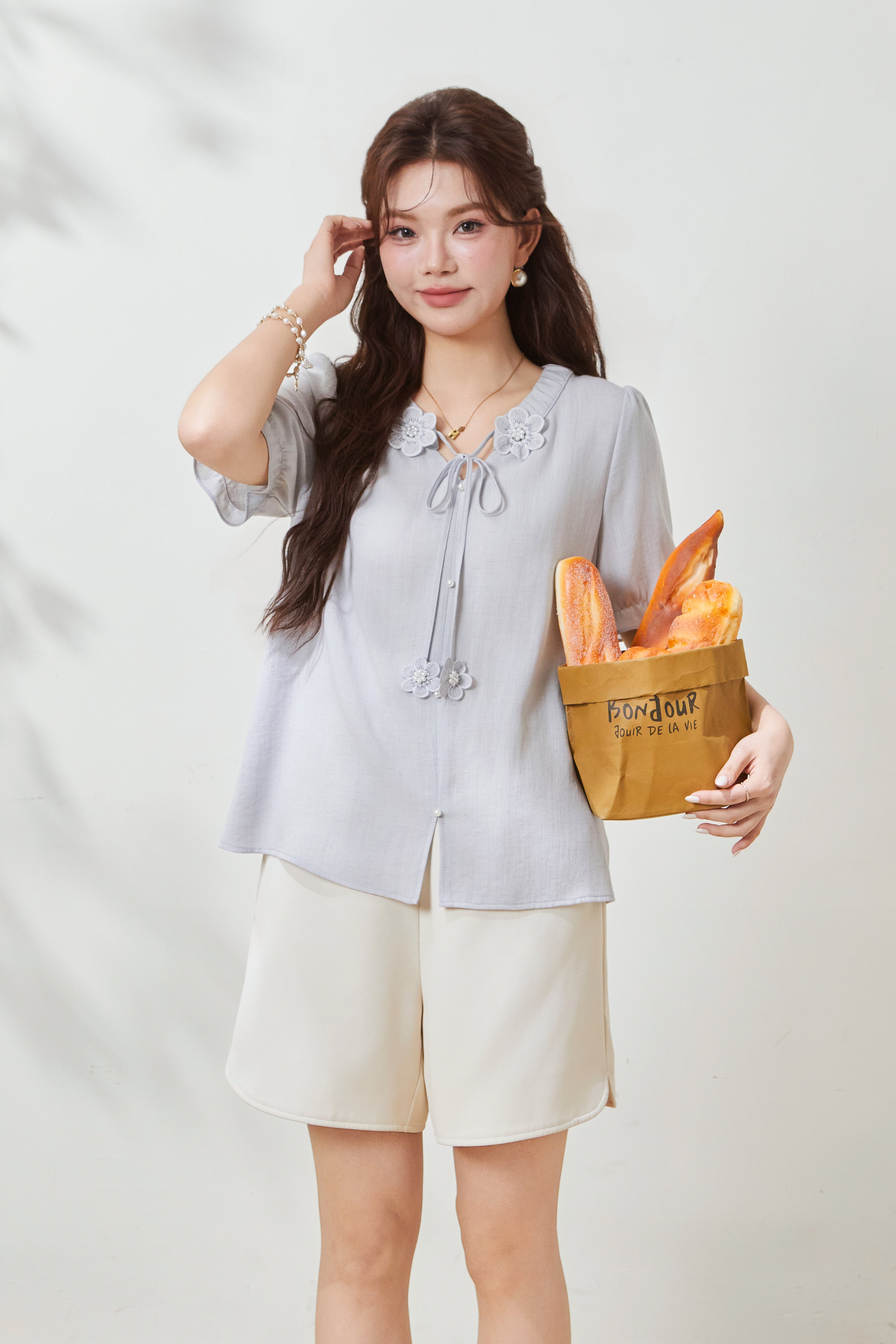 Round-neck pleated three-dimensional floral top FXA7035