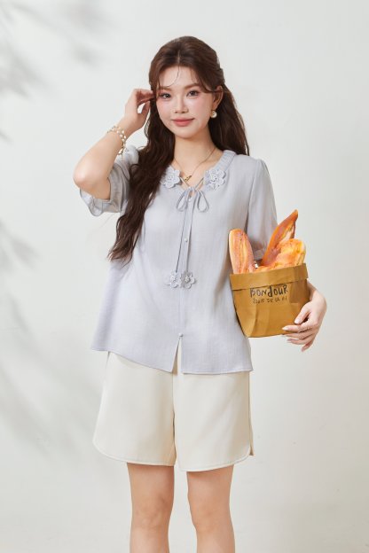 Round-neck pleated three-dimensional floral top FXA7035