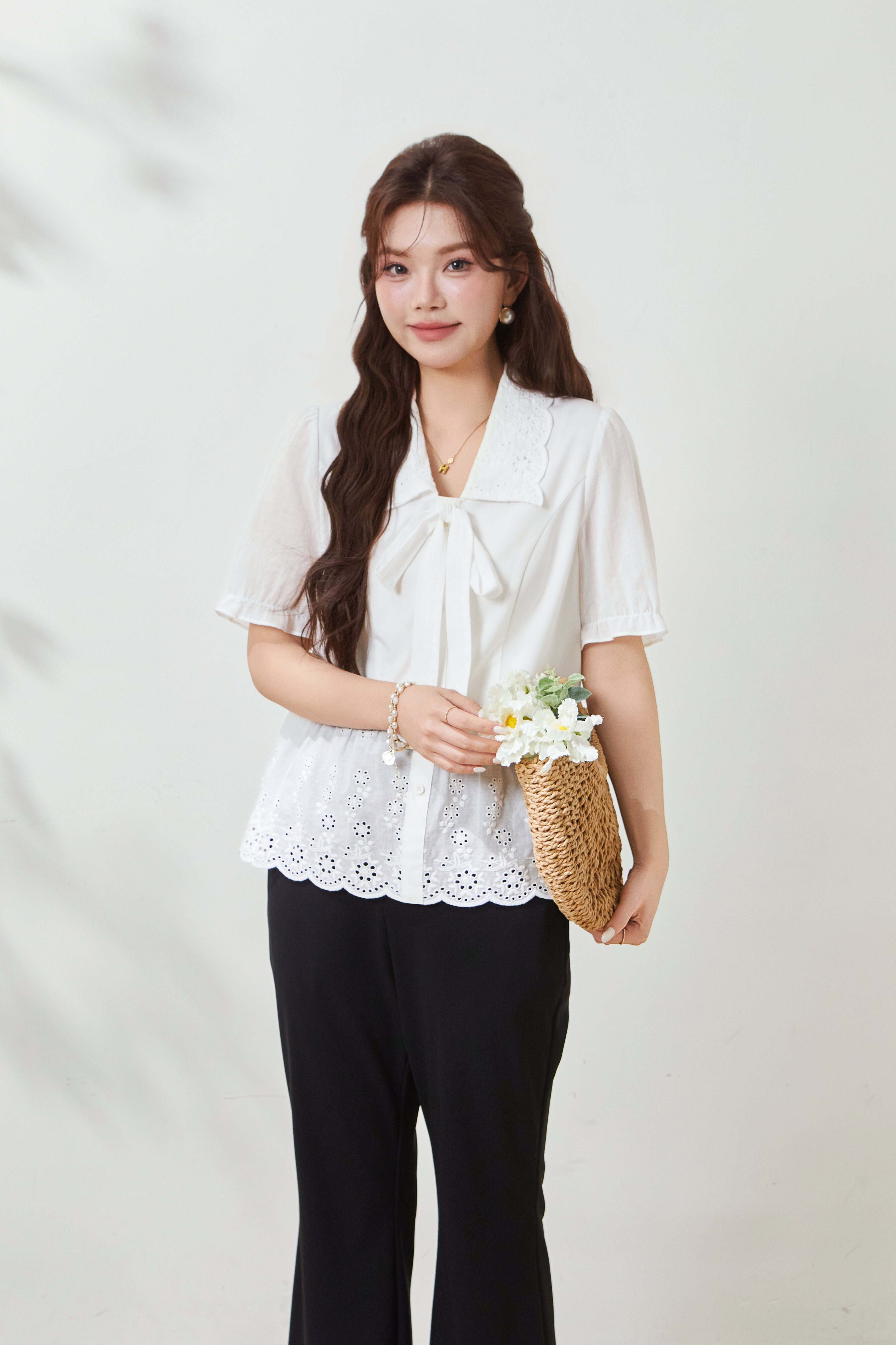 Waist-cinching heavy embroidery top FXA7058