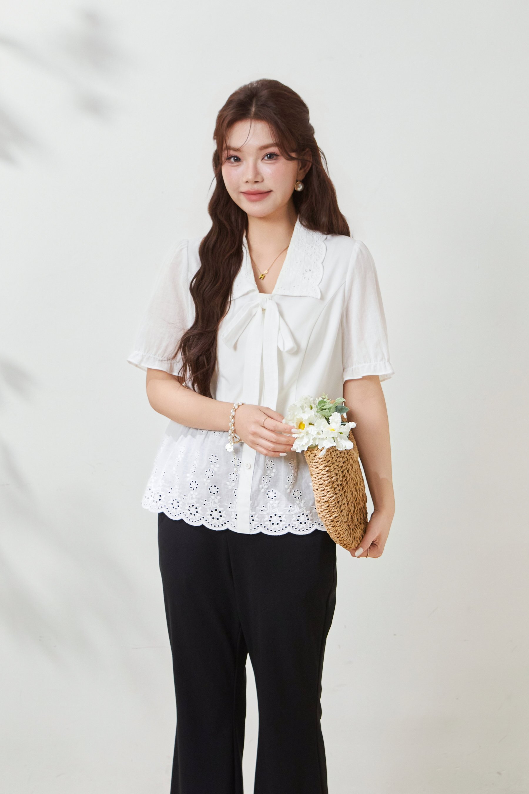 Waist-cinching heavy embroidery top FXA7058