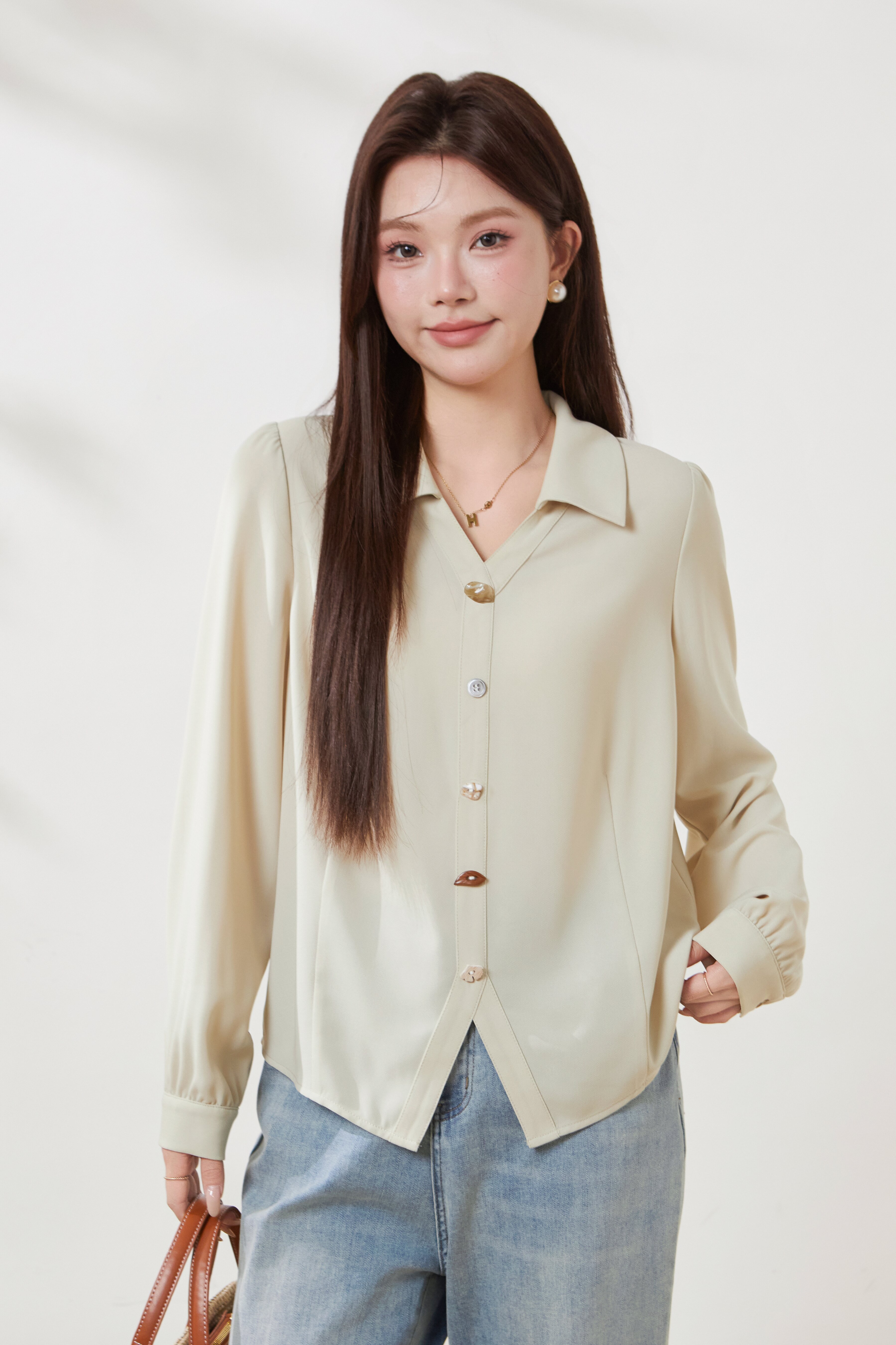 V-neck slim-fit top with unique buckle FCA6953