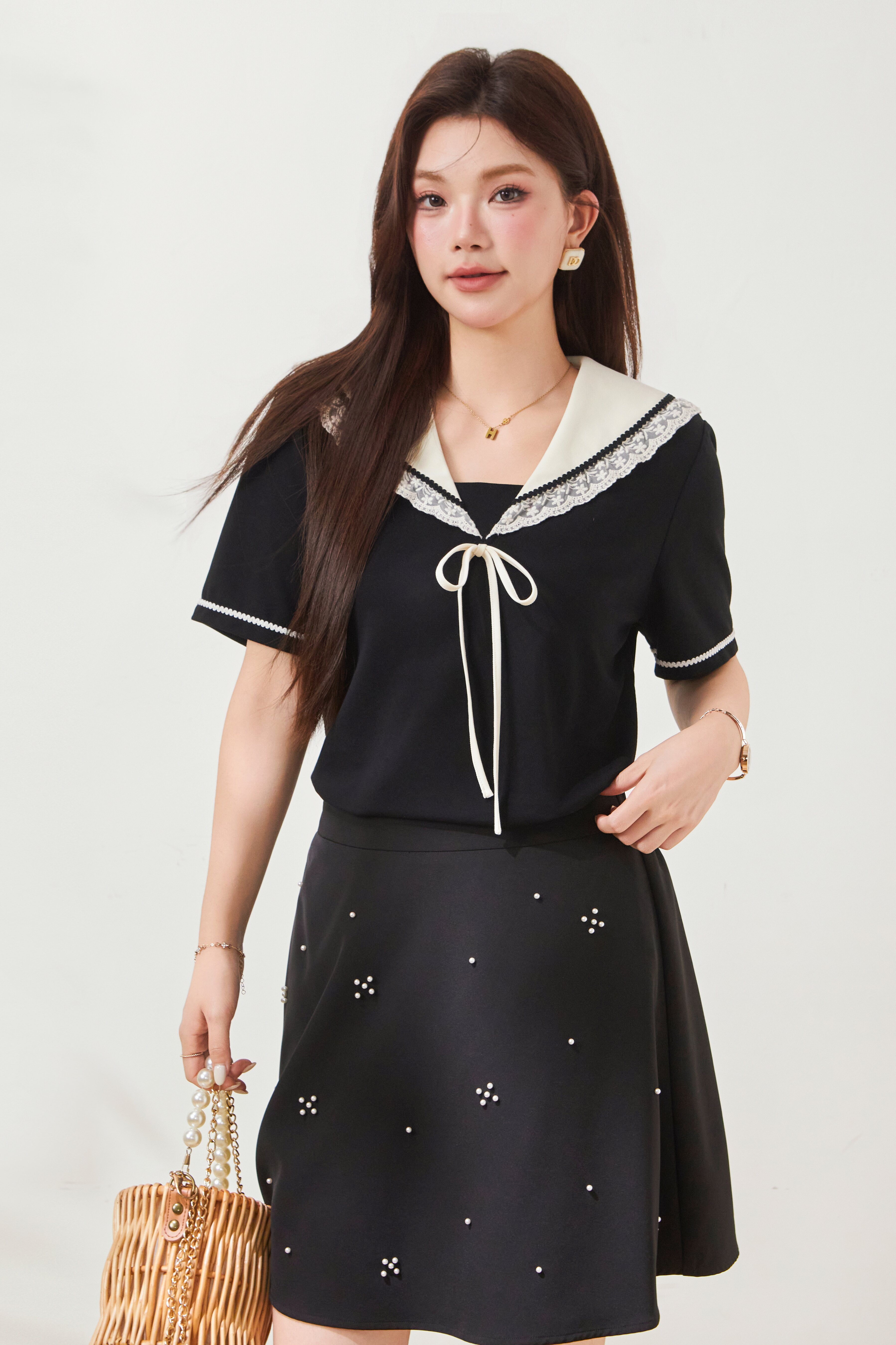 Lace Age Reducing Navy Collar Cross Color T-shirt FXA8023