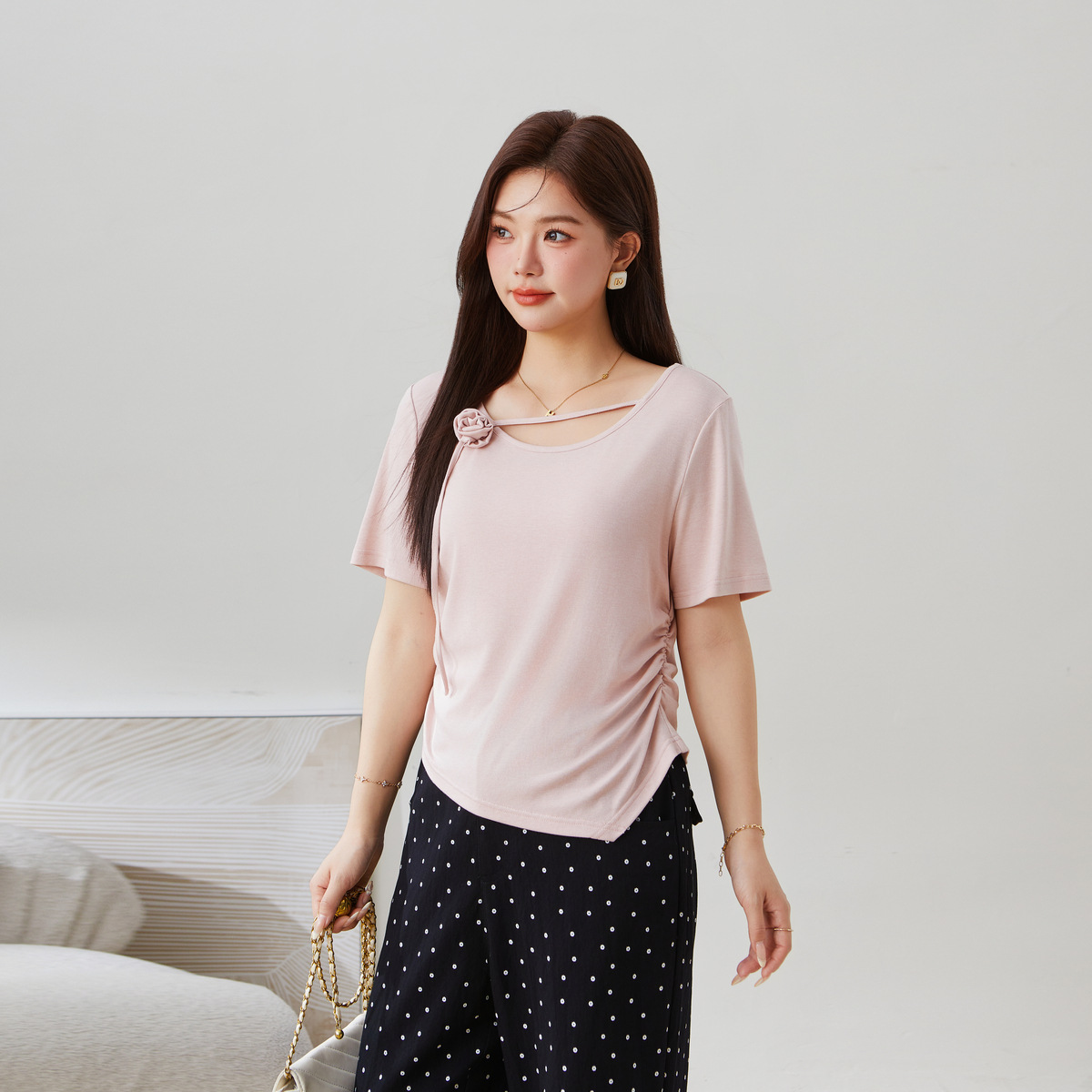 Rose Decorated Waist Slimming Top EXZ5287