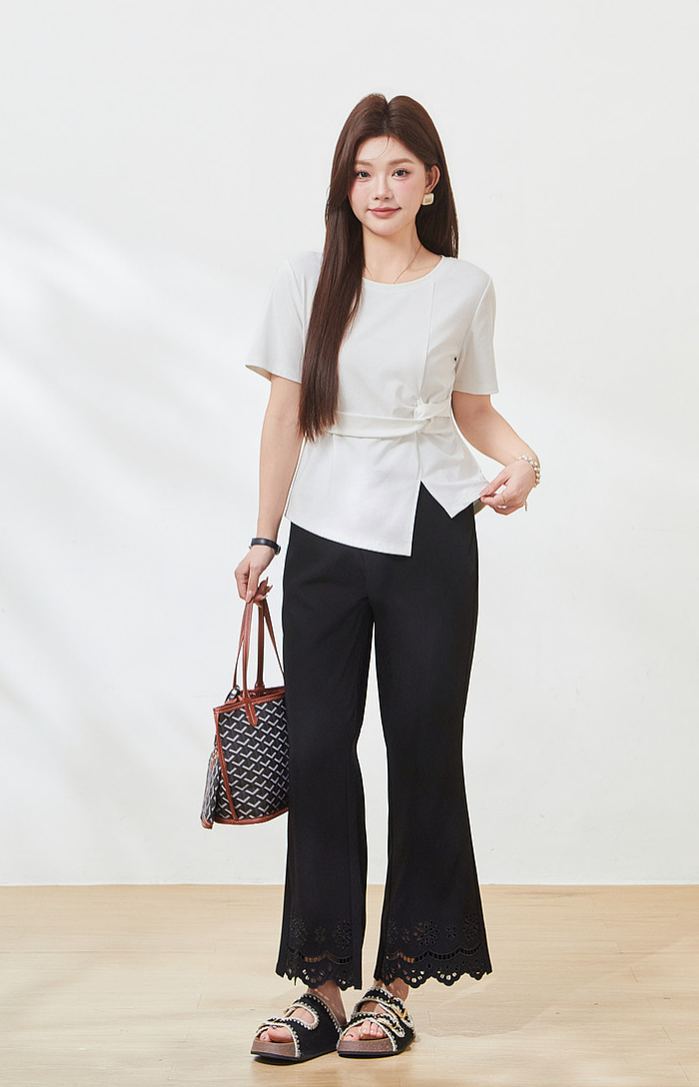 New summer plus-size T-shirt – flattering and chic, crew neck, stylish waist-defining cut, perfect for curvy beauties