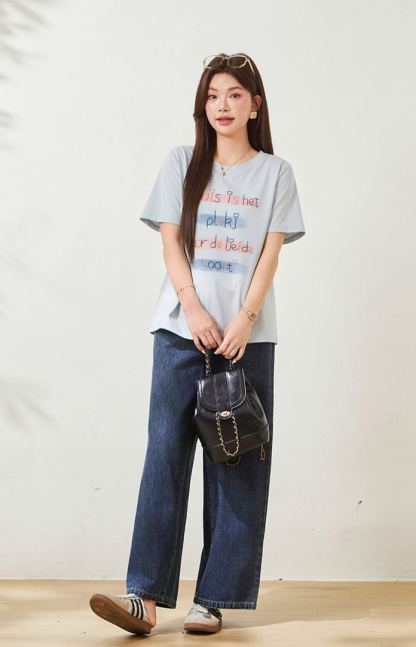 Plus-size knit T-shirt, crew neck, embroidered letters, youthful style, 2026 summer new arrival for curvy women