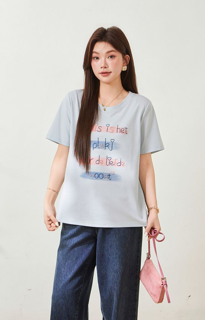 Plus-size knit T-shirt, crew neck, embroidered letters, youthful style, 2026 summer new arrival for curvy women