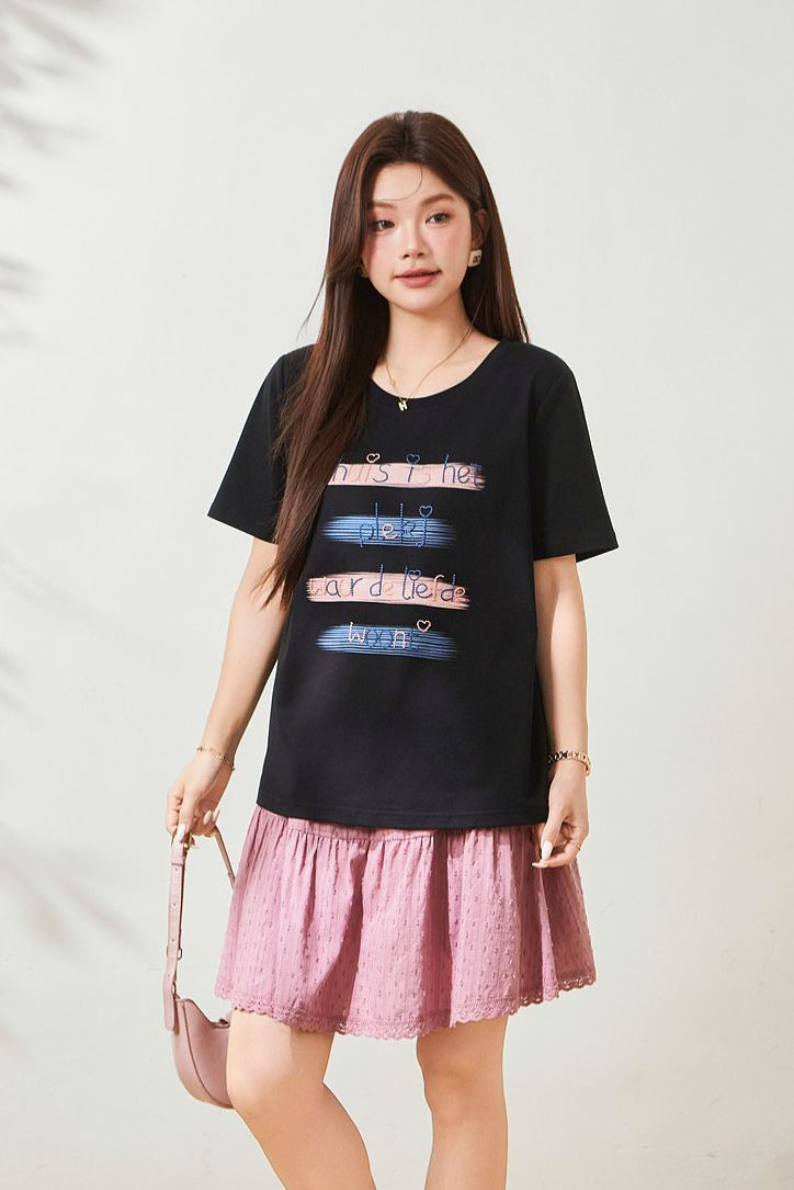Plus-size knit T-shirt, crew neck, embroidered letters, youthful style, 2026 summer new arrival for curvy women