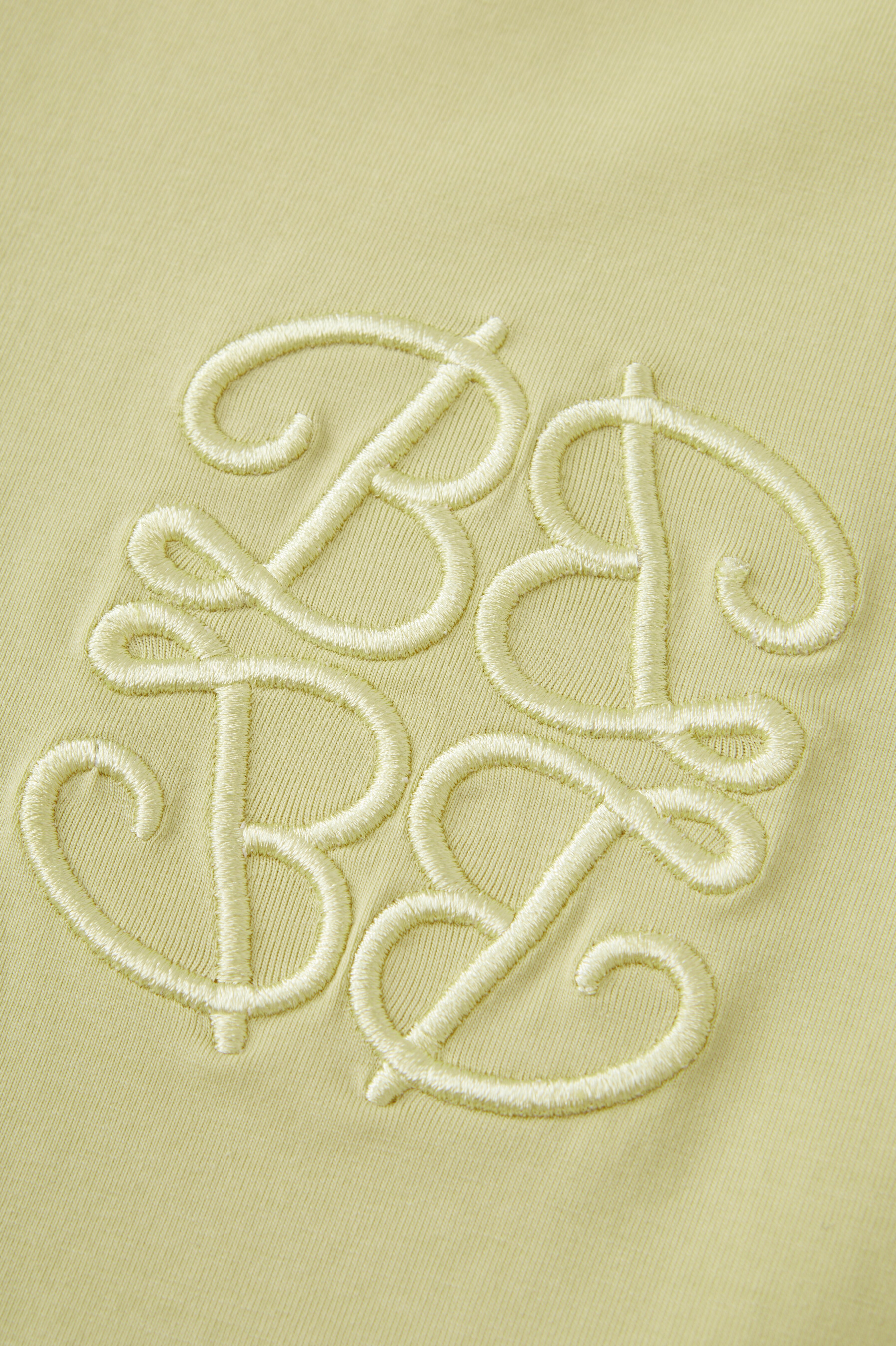 3D Embroidered Side Slit T-Shirt DXZ1361