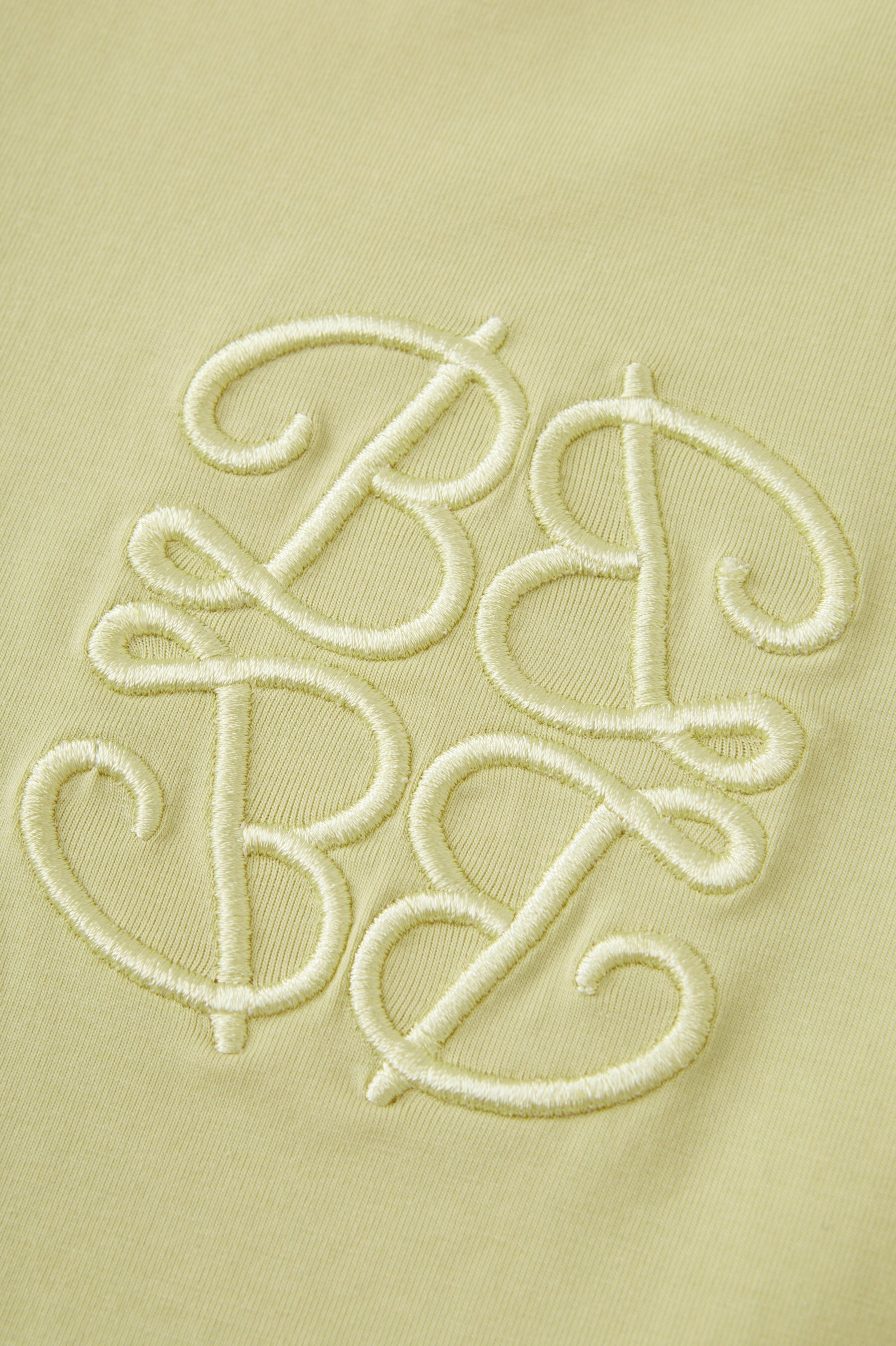 3D Embroidered Side Slit T-Shirt DXZ1361