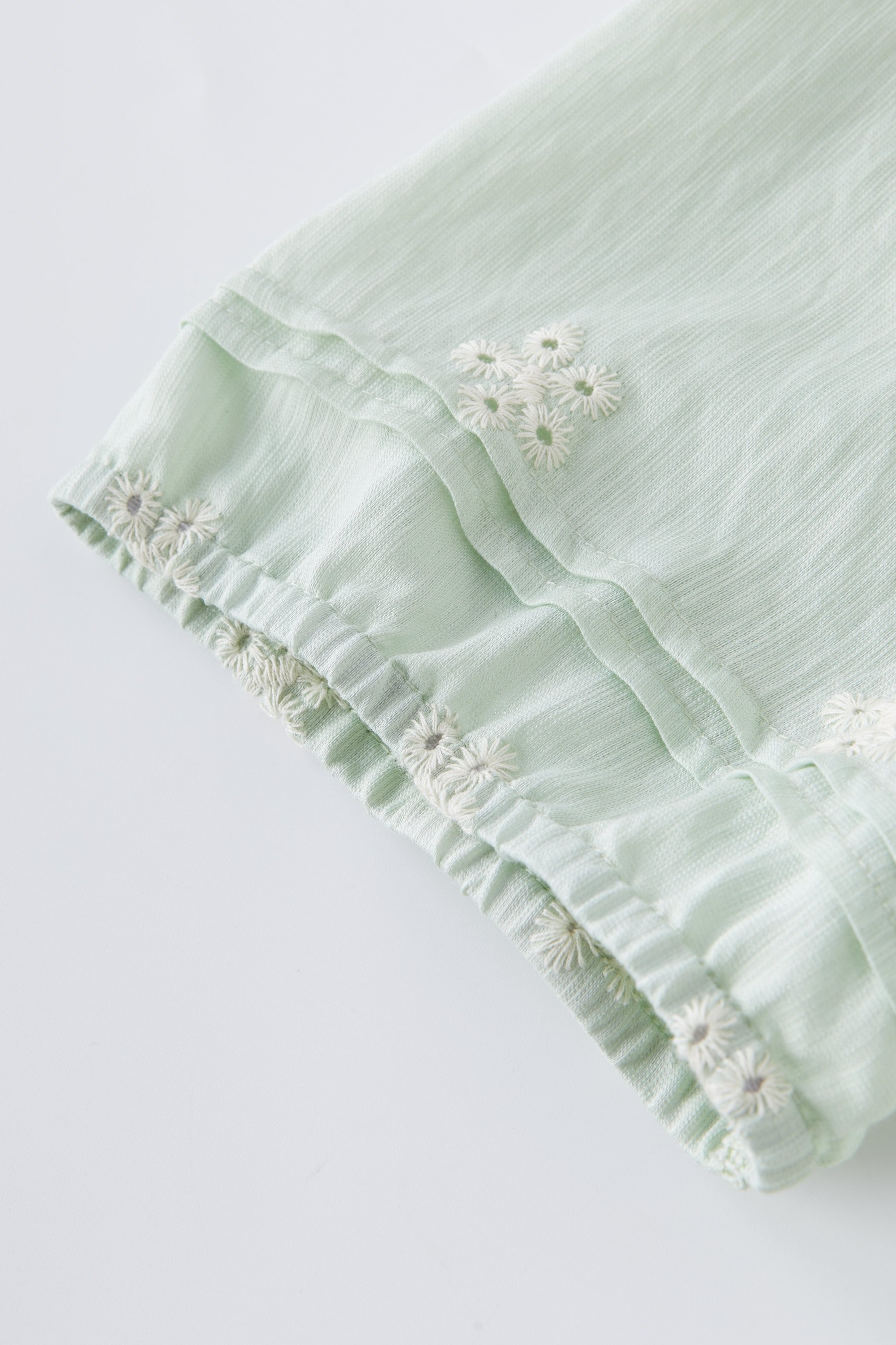 Embroidered Small V-neck Elegant Dress EXQ5086