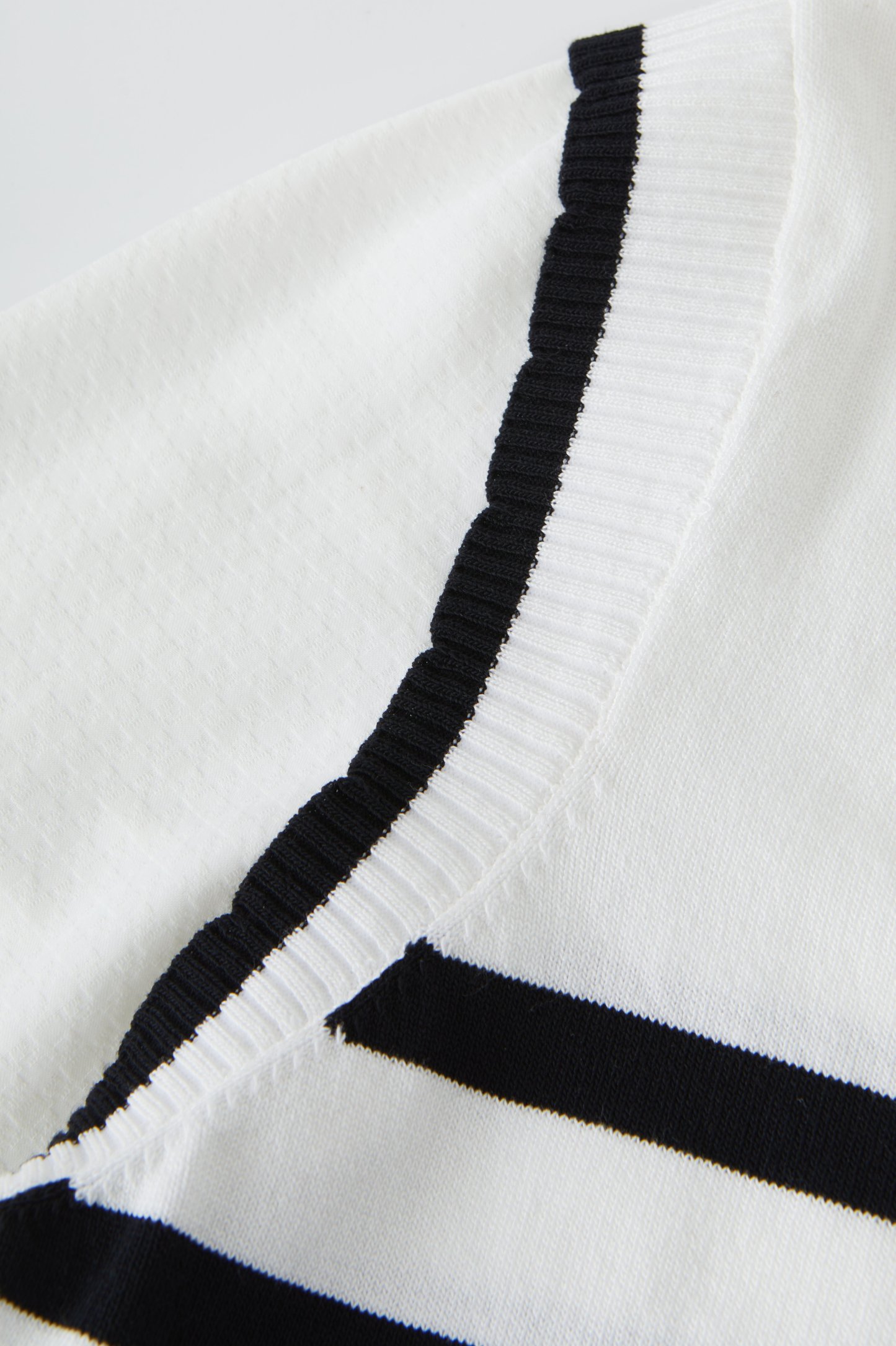 V-neck Knitted Sweater DCMY358