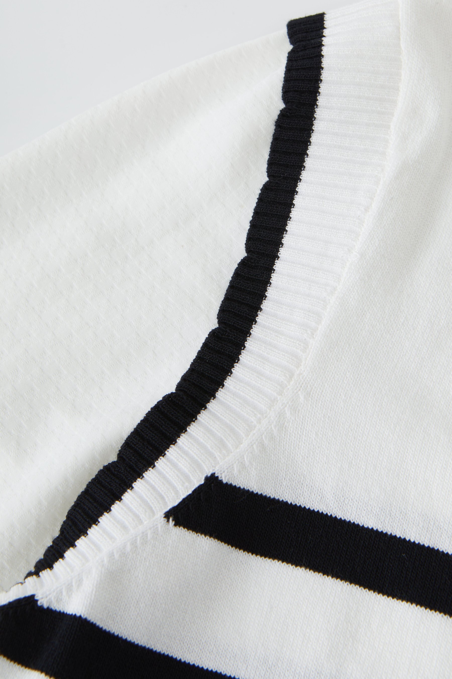 V-neck Knitted Sweater DCMY358