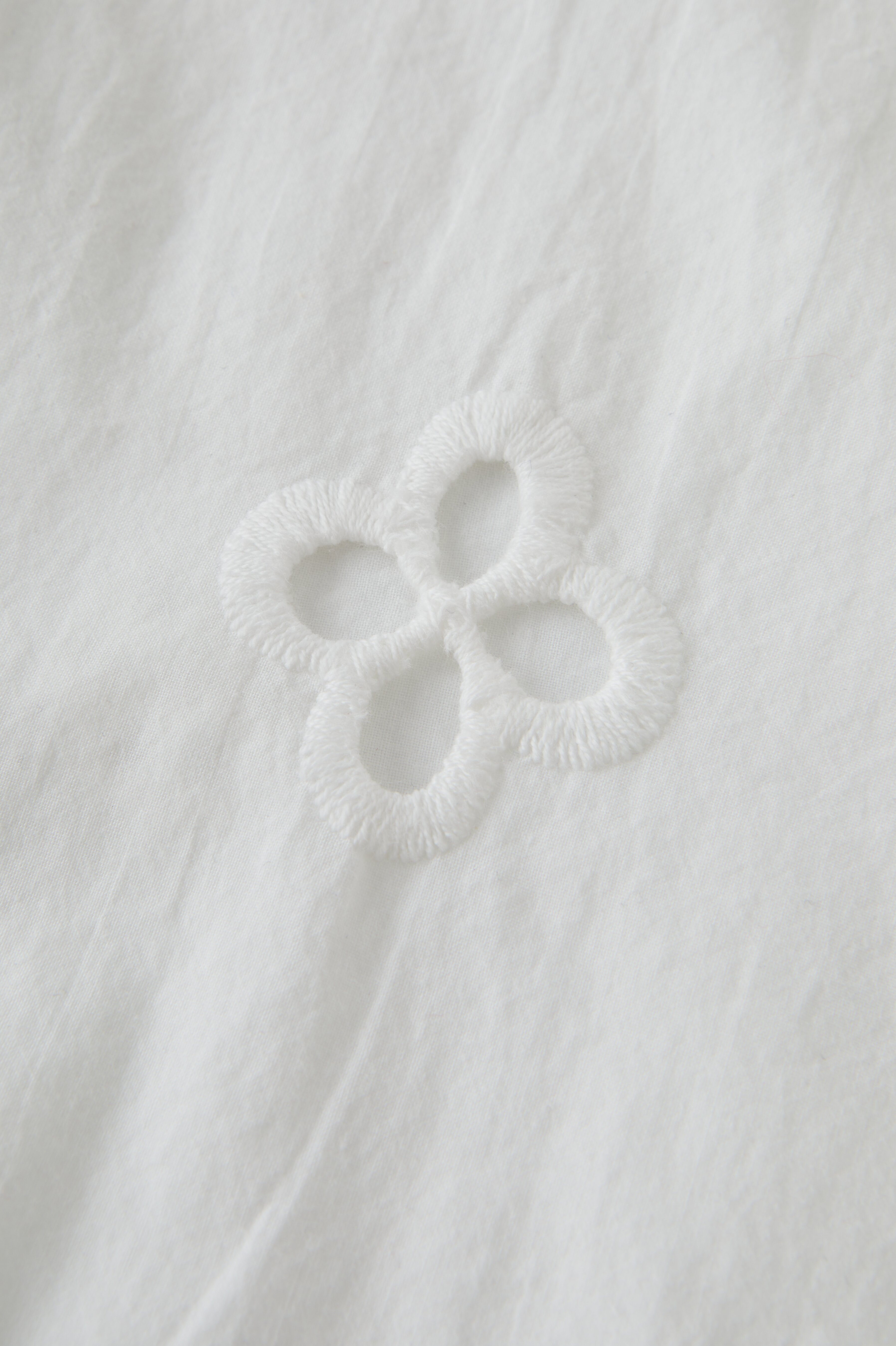 Curved Hem Elegant Embroidered Shirt ECA2577