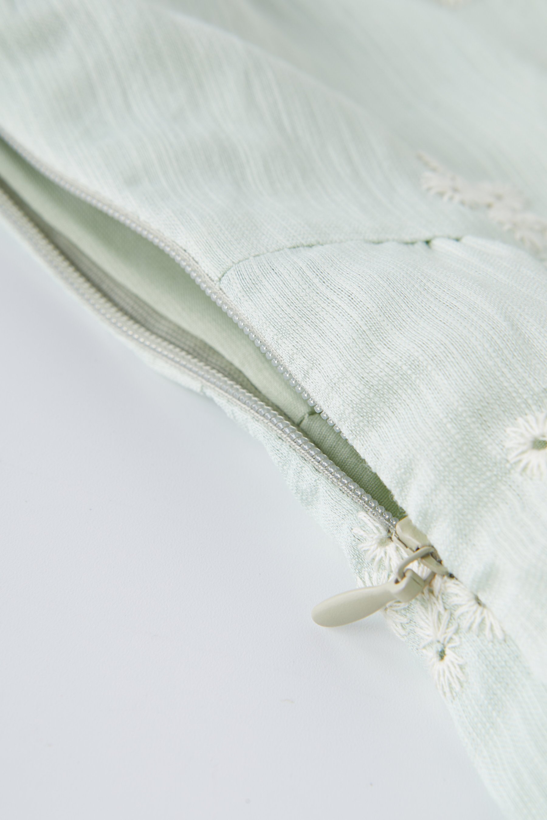 Embroidered Small V-neck Elegant Dress EXQ5086